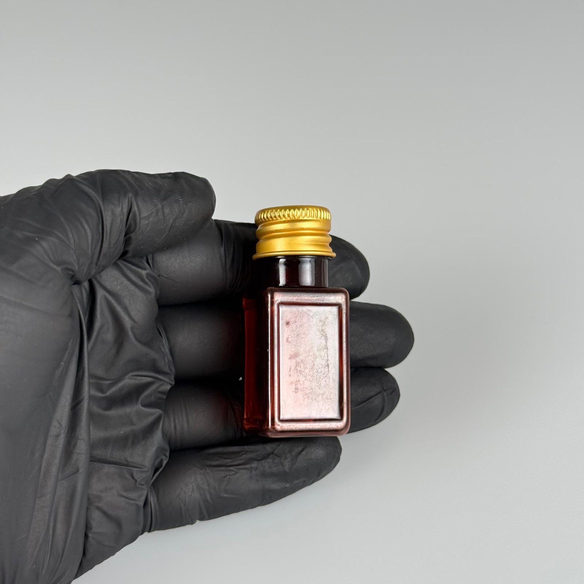 10 CC AMBER KARE PET SHOT ŞİŞE - KÖPÜK CONTALI GOLD ALÜMİNYUM METAL KAPAKLI TAKIM - 10 ML KAHVERENGİ PLASTİK ŞİŞE