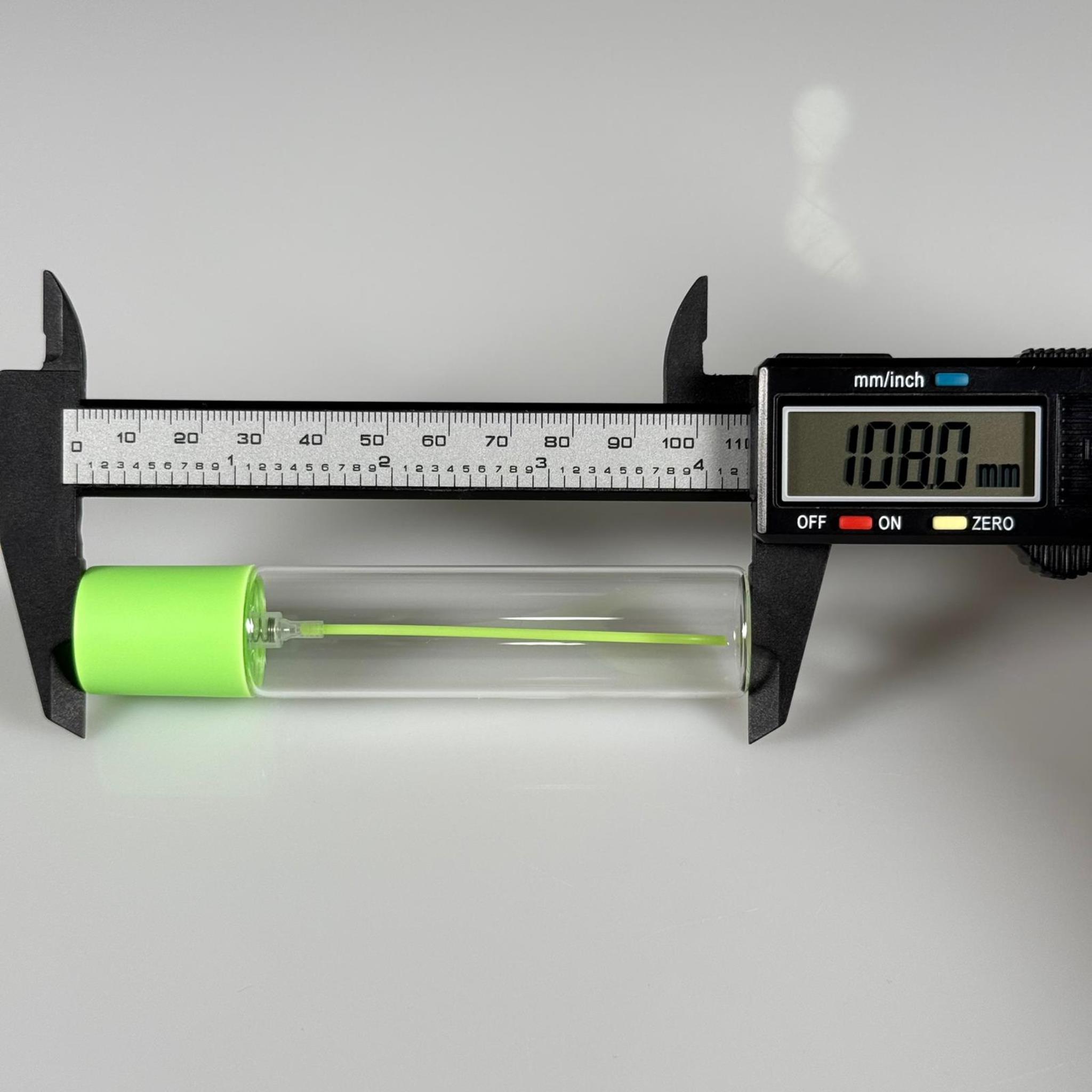 PARFÜM ŞİŞESİ 25 ML - 25 CC PARFÜM AMBALAJI VALFLİ (GEÇME AĞIZ) CAM KALEM PARFÜM İÇİN ŞİŞELERİ - YEŞİL SPREY + KAPAKLI SET TAKIM