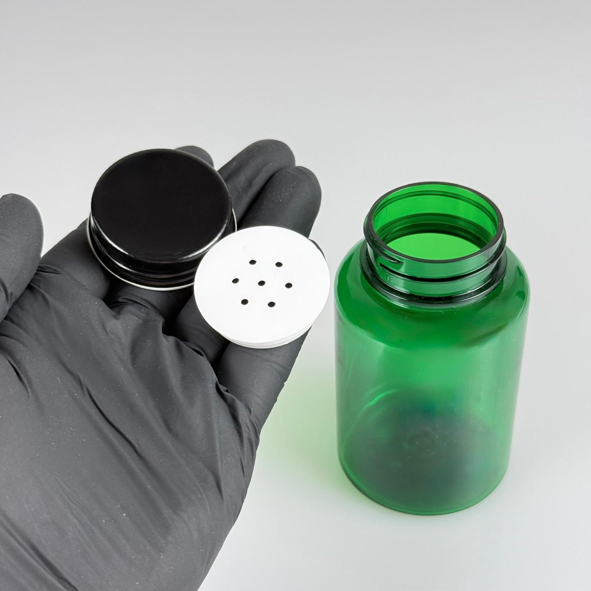 150 CC YEŞİL PET PUDRA ŞİŞESİ + KÖPÜK CONTALI SİYAH METAL KAPAKLI + PUDRA TIPALI TAKIM - 150 ML PUDRA KUTUSU, EKO TUZLUK