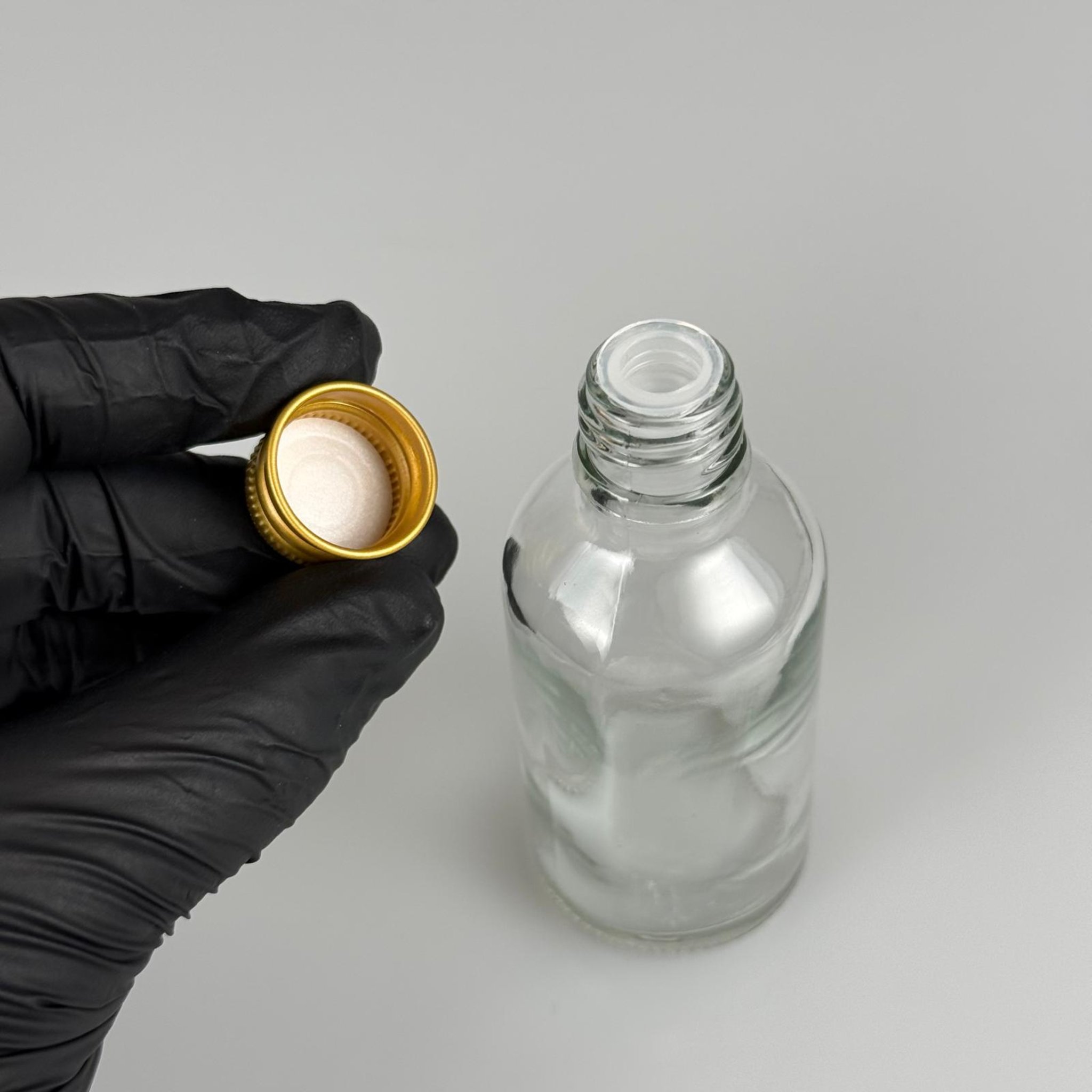 50 CC ŞEFFAF CAM ŞİŞE + KÖPÜK CONTALI GOLD ALÜMİNYUM METAL KAPAKLI + KÖR TIPALI TAKIM - 50 ML ŞEFFAF CAM ŞİŞE