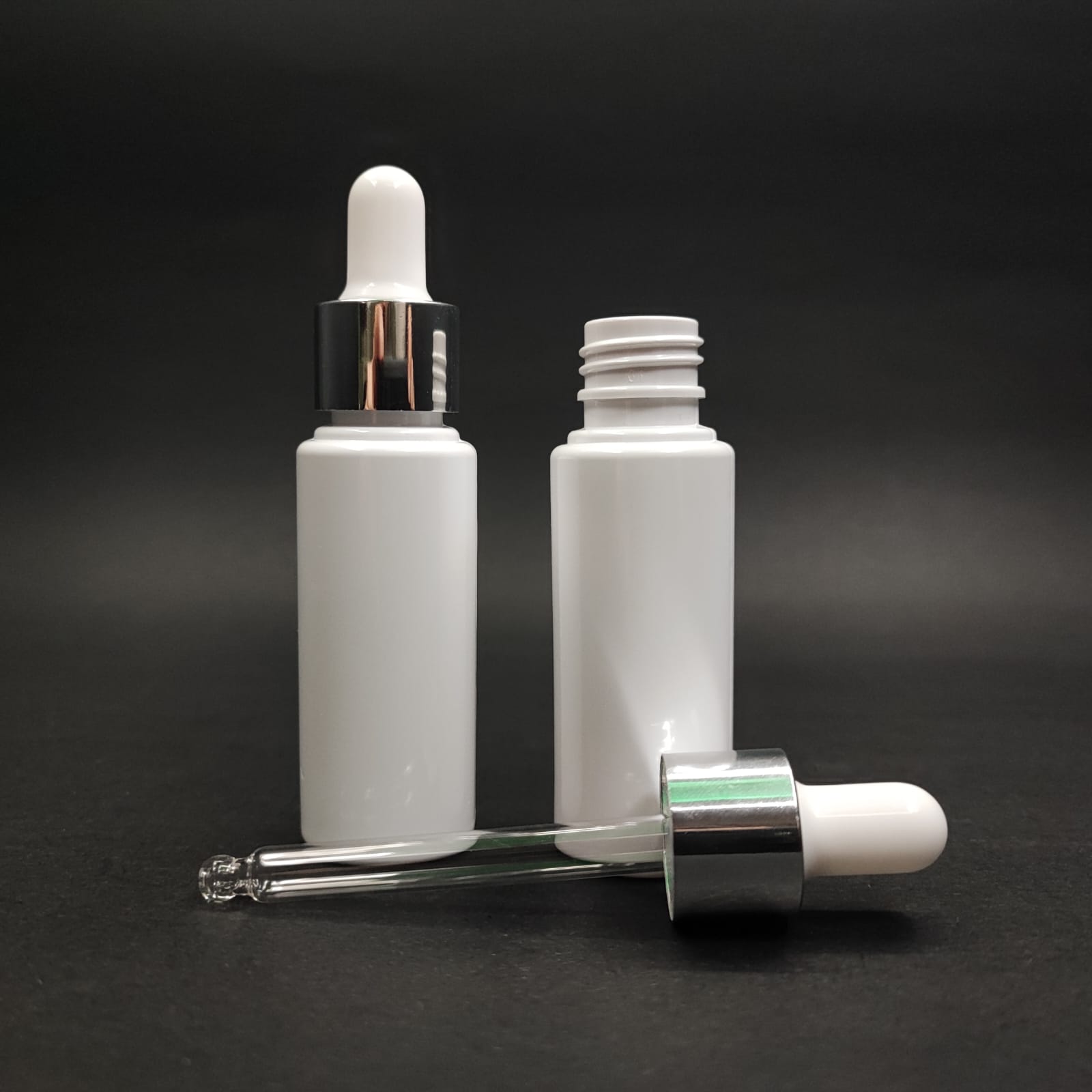 30 CC CAM DAMLALIKLI BEYAZ PLASTİK ŞİŞE - 30 ML DROPPER PET ŞİŞE + BEYAZ EMZİK + GÜMÜŞ KAPAK + CAM PİPET SET