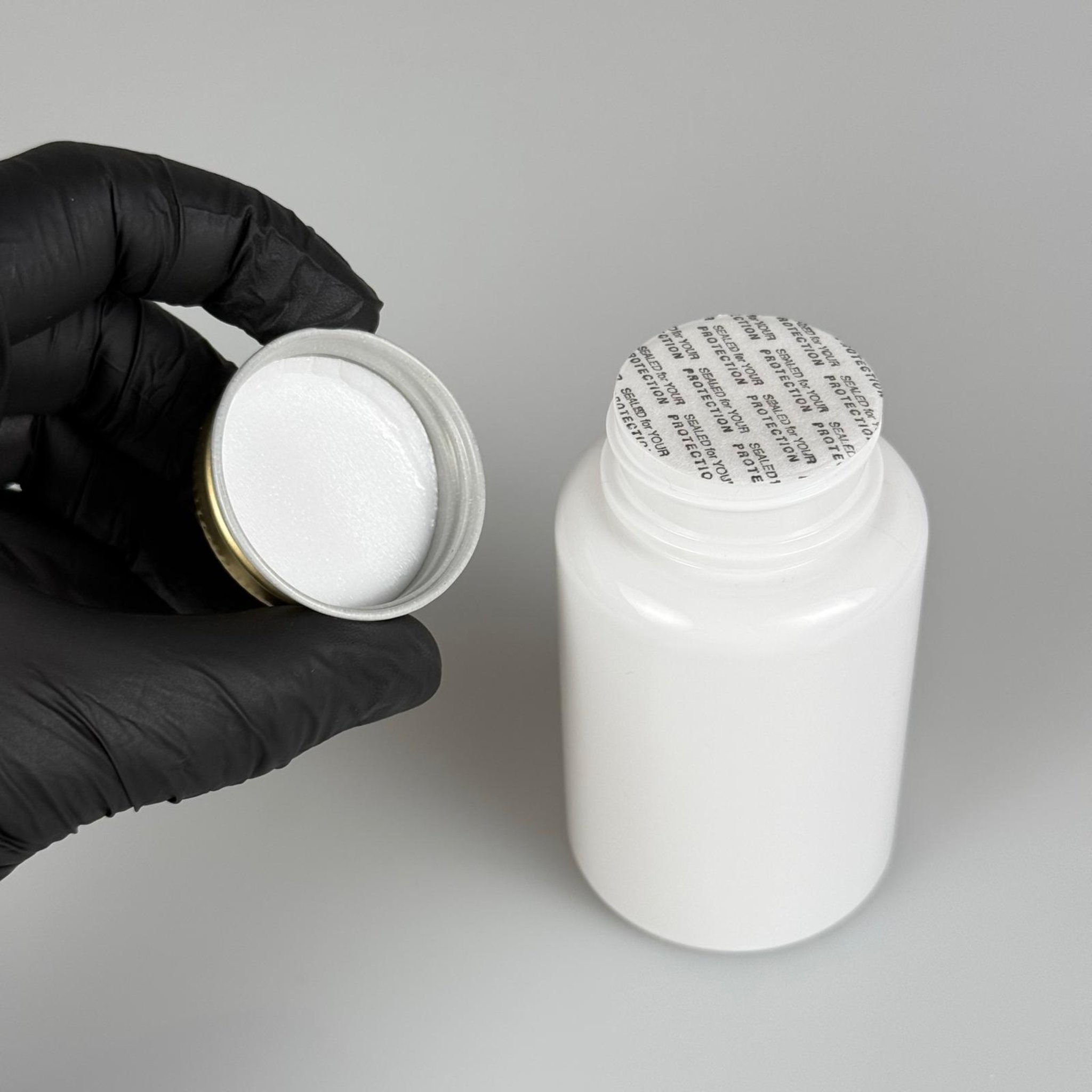 150 CC BEYAZ PET TABLET ŞİŞESİ - GOLD METAL KAPAKLI + KENDİNDEN YAPIŞKANLI KÖPÜK CONTALI - 150 ML KAPSÜL KUTUSU - İLAÇ ŞİŞESİ - MEDİKAL HAP ŞİŞESİ - FARMASÖTİK KAVANOZ