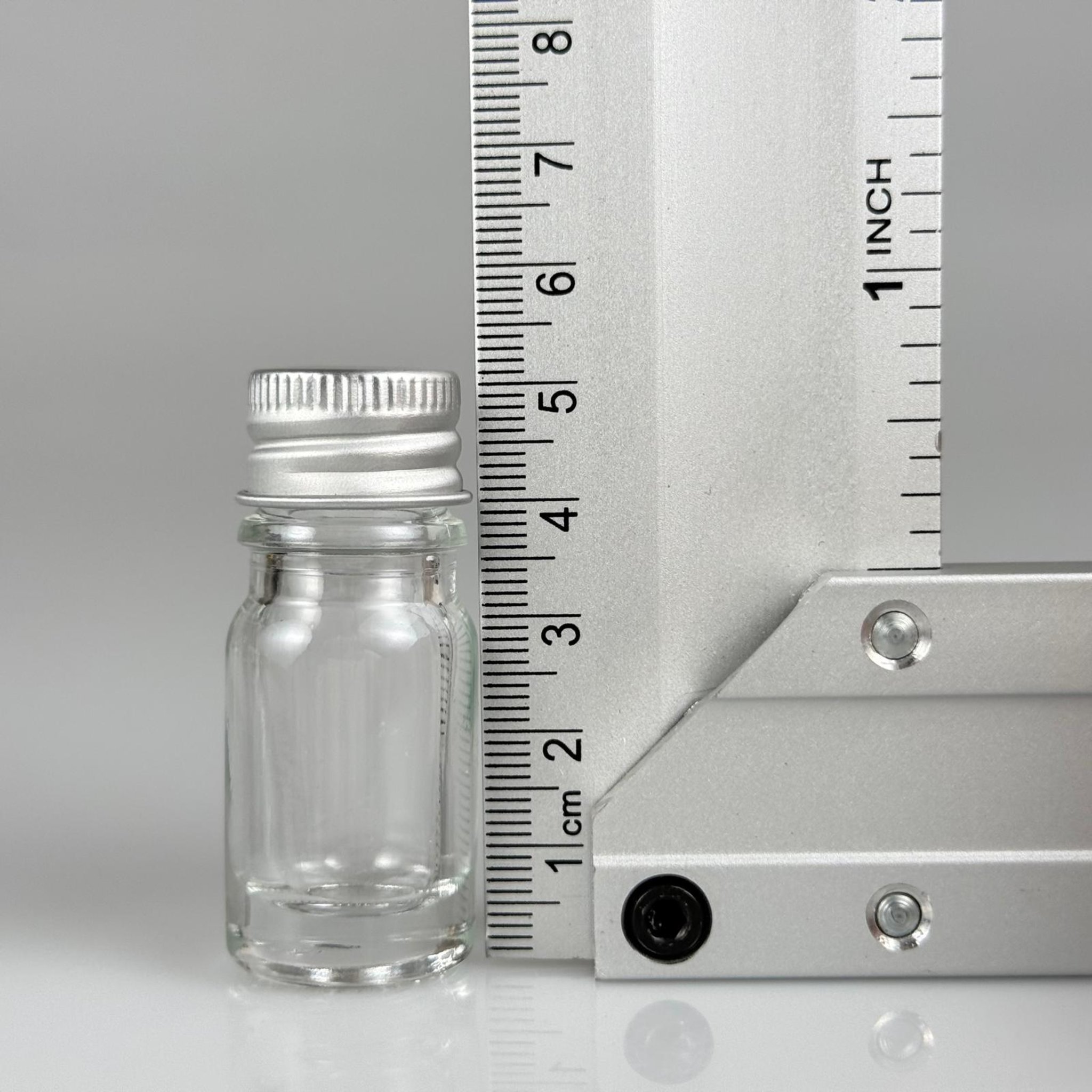 5 CC ŞEFFAF CAM ŞİŞE + KÖPÜK CONTALI GÜMÜŞ ALÜMİNYUM METAL KAPAKLI + KÖR TIPALI TAKIM - 5 ML YEŞİL CAM ŞİŞE