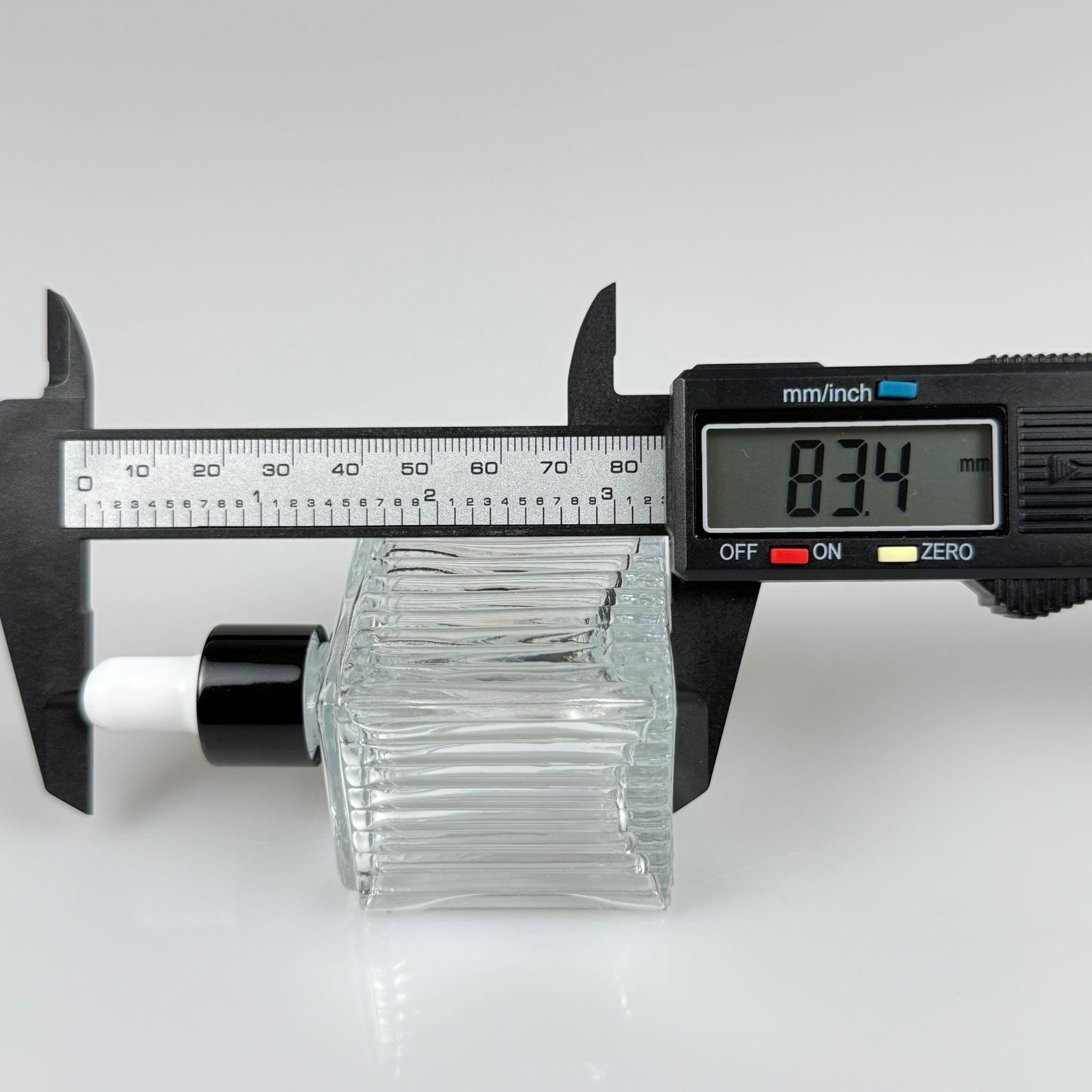 50 CC KÖŞELİ DESENLİ ÇİZGİLİ PRESTİJLİ CAM DAMLALIKLI ŞİŞE - BEYAZ EMZİK - SİYAH METALİK KAPAK - 50 ML CAM DAMLALIKLI ŞİŞE - DAMLALIKLI BOŞ ŞİŞE