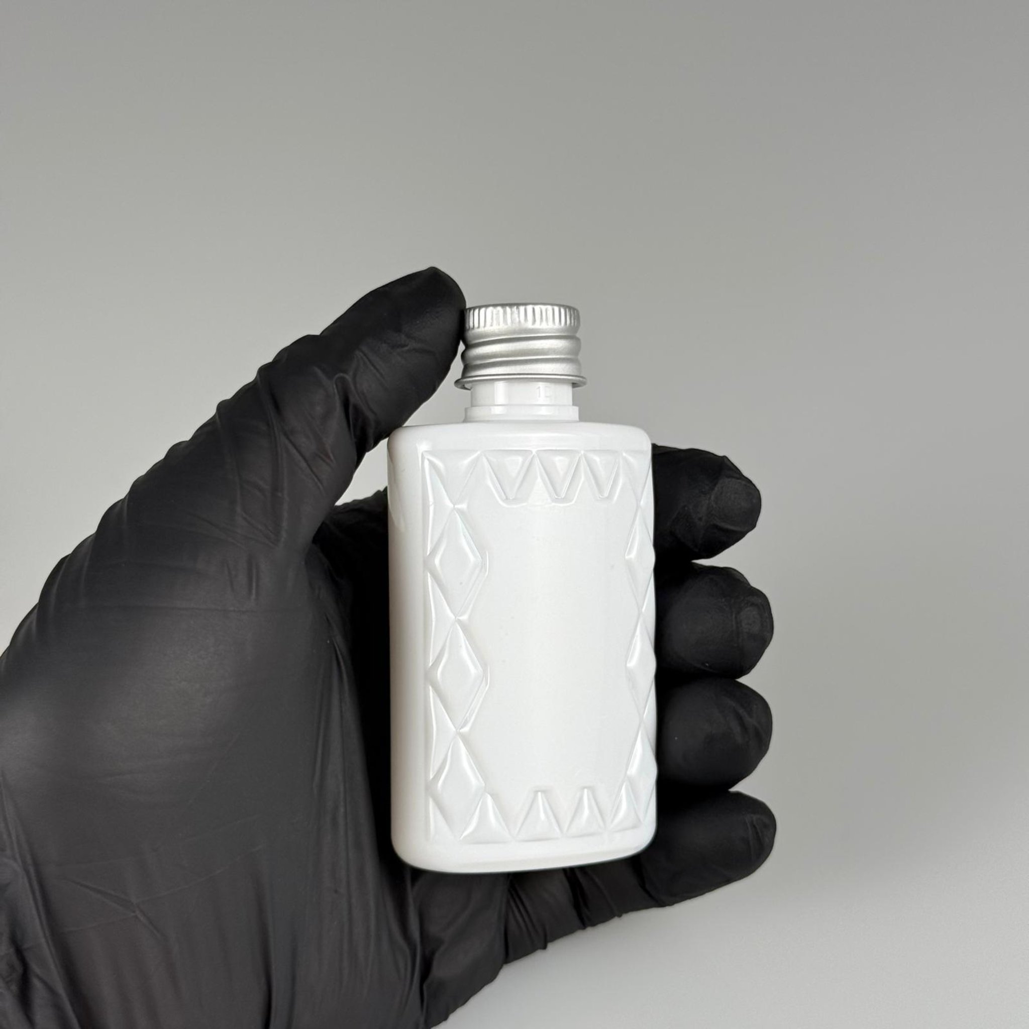 50 CC KÖŞELİ BEYAZ PET ŞİŞE + KÖPÜK CONTALI GÜMÜŞ ALÜMİNYUM METAL KAPAKLI TAKIM - 50  ML PET ŞİŞE