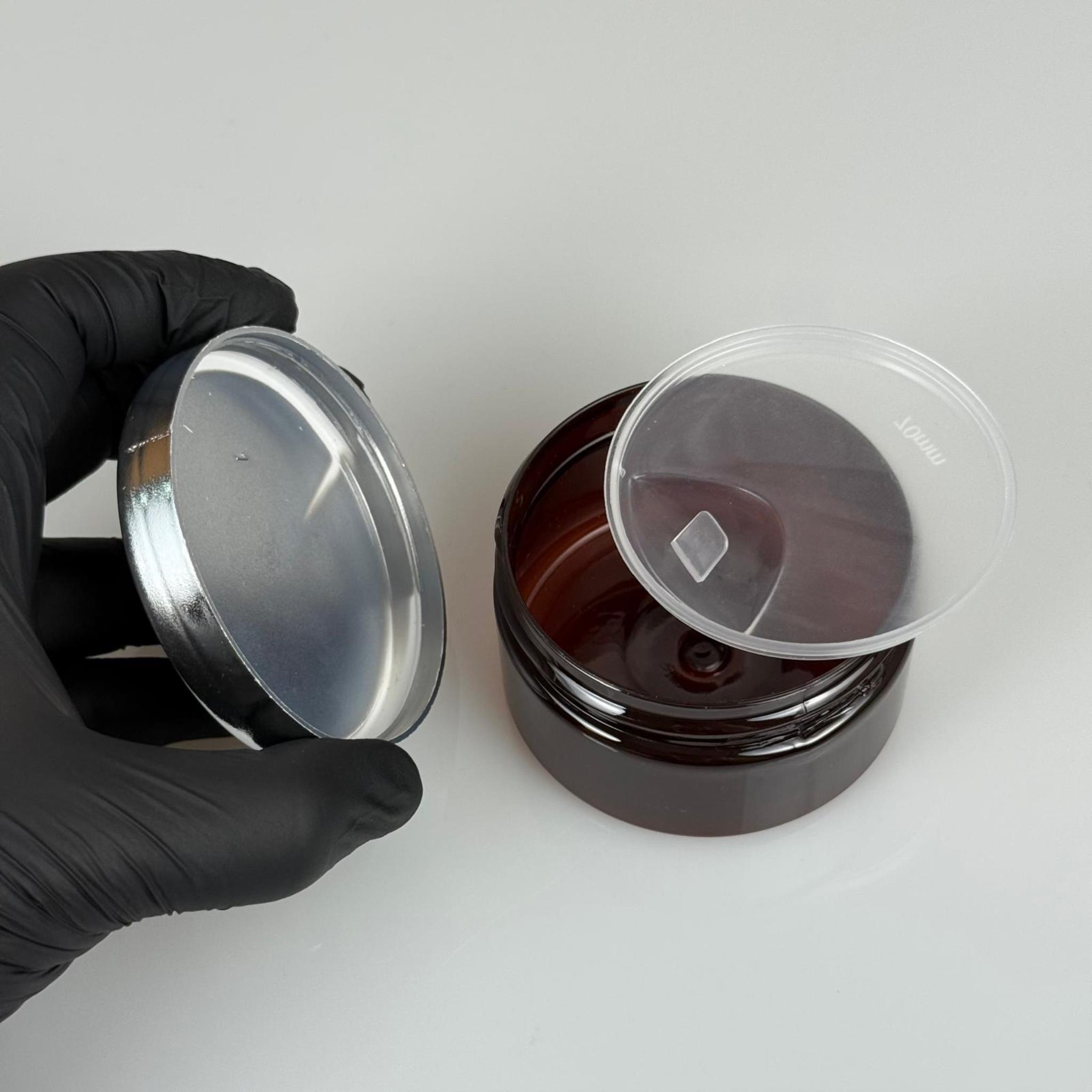 100 ML SERT PET KAVANOZ + GÜMÜŞ KAPLAMALI PLASTİK KAPAK + İÇ TIPA - 100 CC KALIN AMBER PLASTİK KAVANOZ GÜMÜŞ KAPLAMALI PLASTİK KAPAKLI İÇ TIPALI TAKIM - KREM KAVANOZLARI