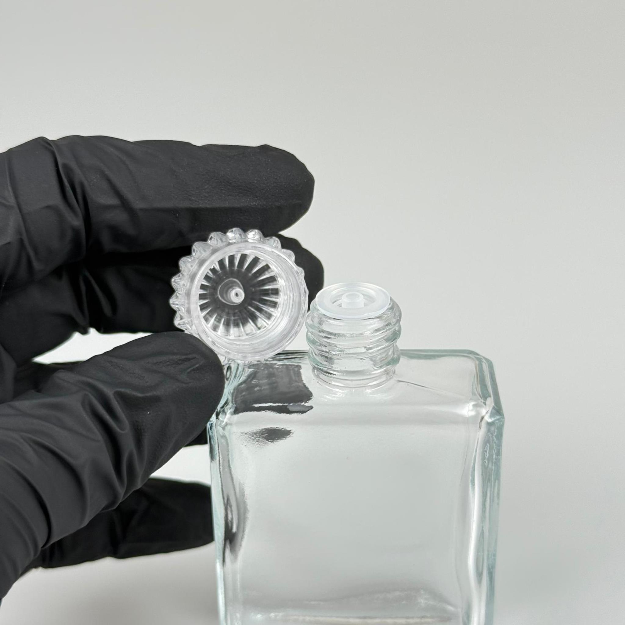 40 CC YASSI DİKDÖRTGEN KÖŞELİ KISA CAM ŞİŞE - KRİSTAL KAPAKLI KOLONYA TIPALI - 40 ML PRESTİJLİ ŞİŞE