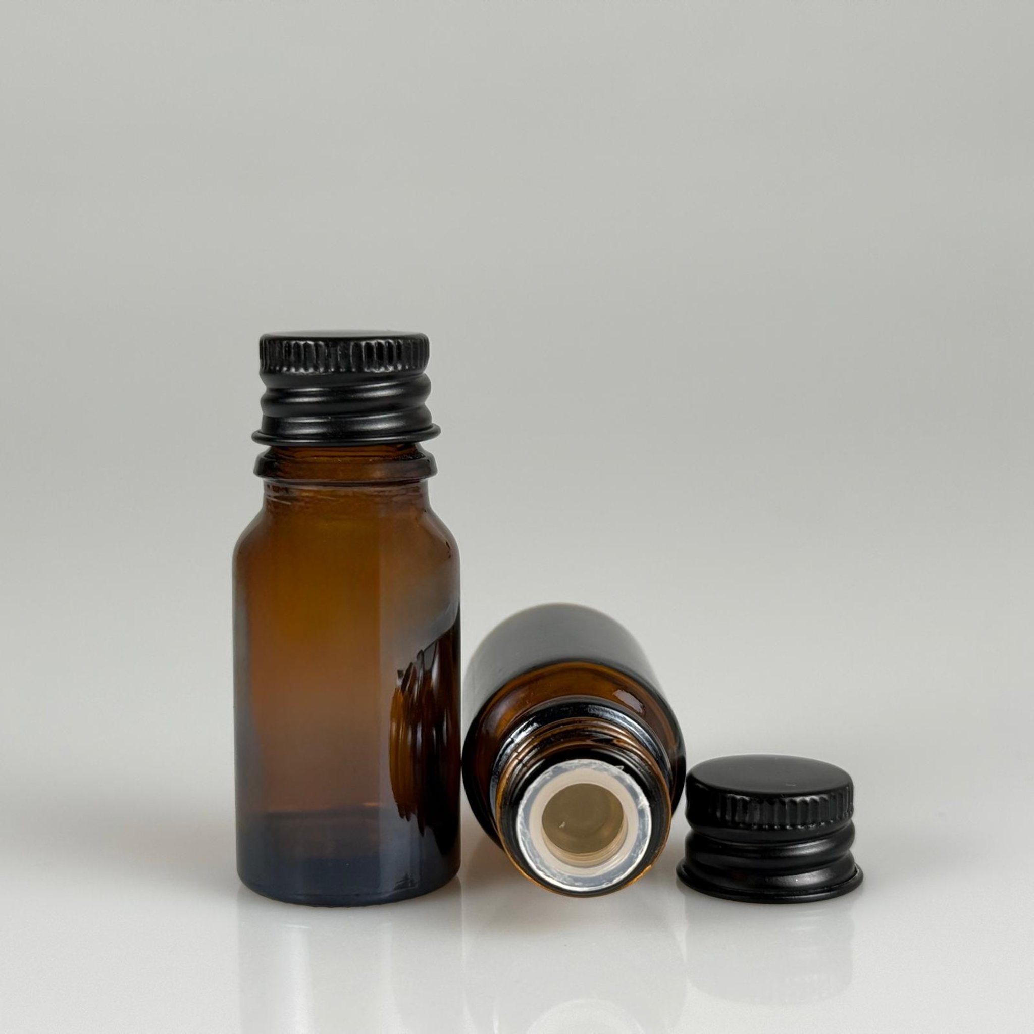 10 CC AMBER CAM ŞİŞE + KÖPÜK CONTALI SİYAH ALÜMİNYUM METAL KAPAKLI + KÖR TIPALI TAKIM - 10 ML KAHVERENGİ CAM ŞİŞE