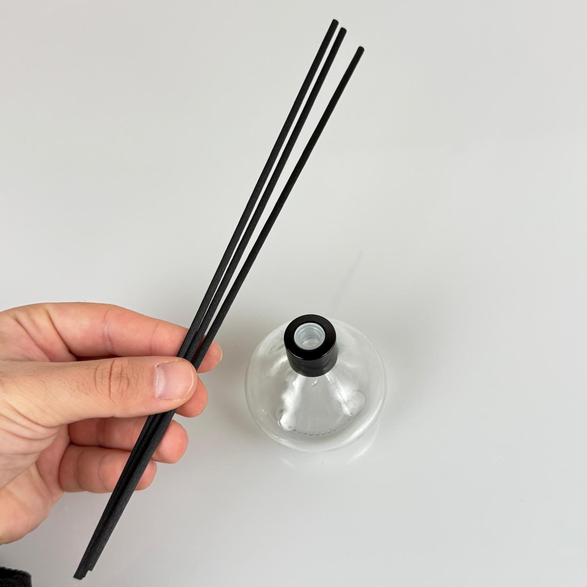 BASIK MODEL CAM BAMBU ODA KOKUSU ŞİŞESİ + METAL SİYAH KAPAK + TIPA + 3 ADET FİBER BAMBU ÇUBUK - 50 ML SET TAKIM - HEDİYELİK PROMOSYON DİFFUSER ŞİŞELERİ