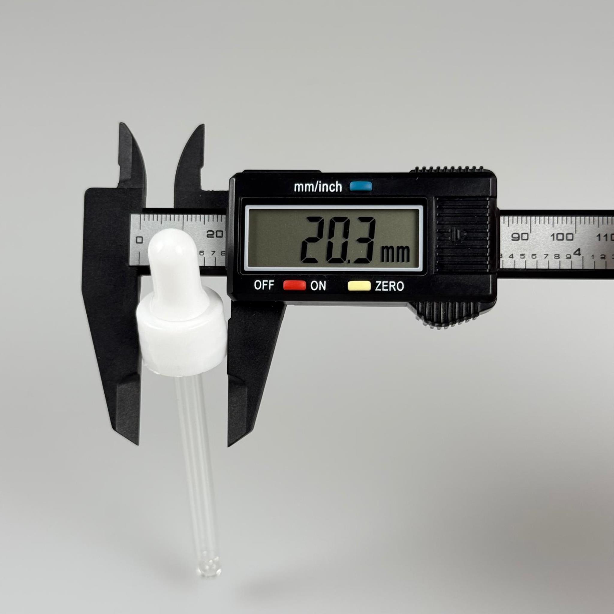 18 MM CAM DAMLALIKLI TAKIM - BEYAZ EMZİK +  DELİKLİ PLASTİK DÜZ BEYAZ KAPAK + 90 MM CAM PİPET