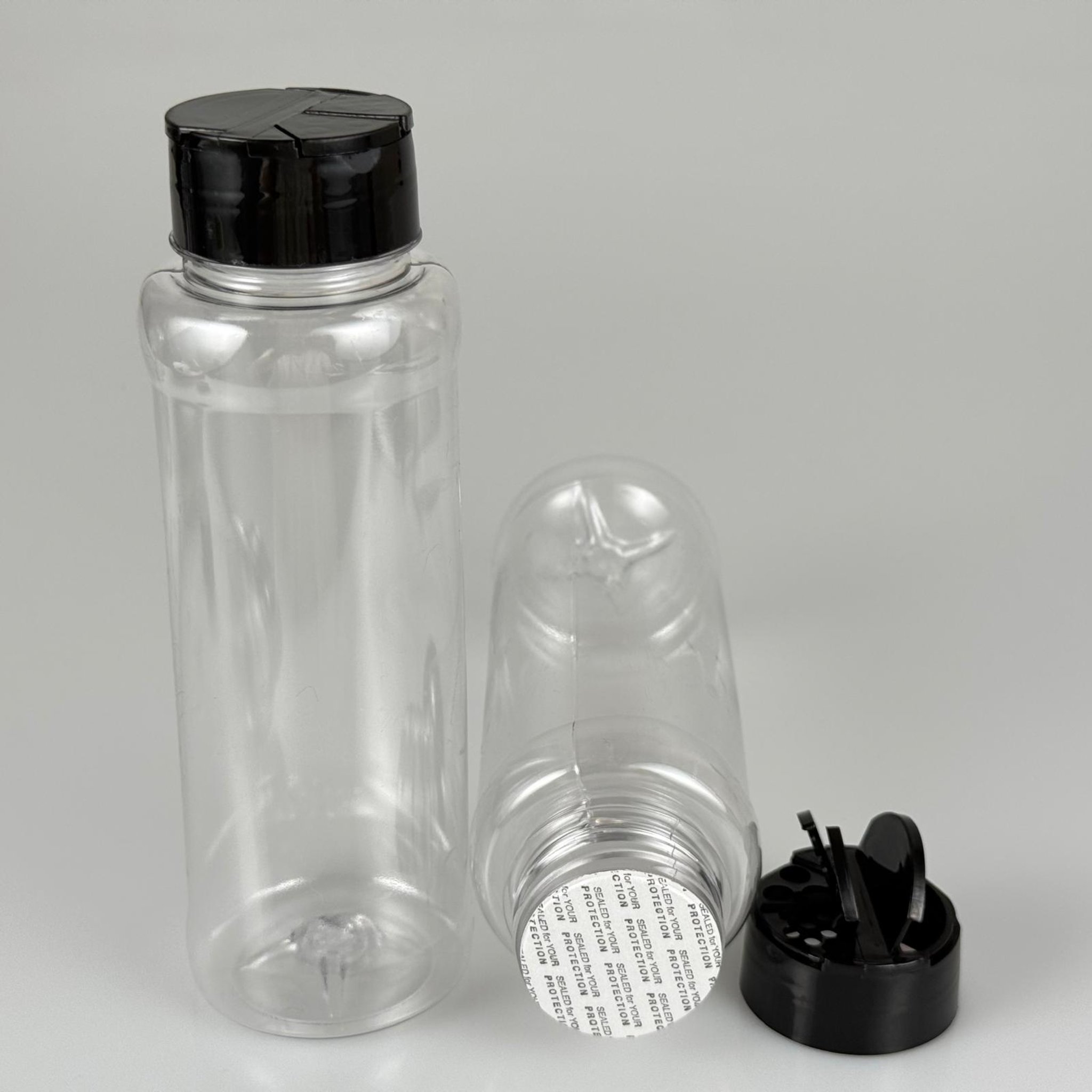 PLASTİK SİLİNDİR BAHARATLIK KAVANOZ - 330 ML PET BAHARAT, TOZ, PUDRA VB İÇİN PET ŞİŞE + SİYAH AÇILIR KAPANIR DELİKLİ KAPAKLI + KENDİNDEN YAPIŞKANLI KÖPÜK CONTALI TAKIM - 330 CC