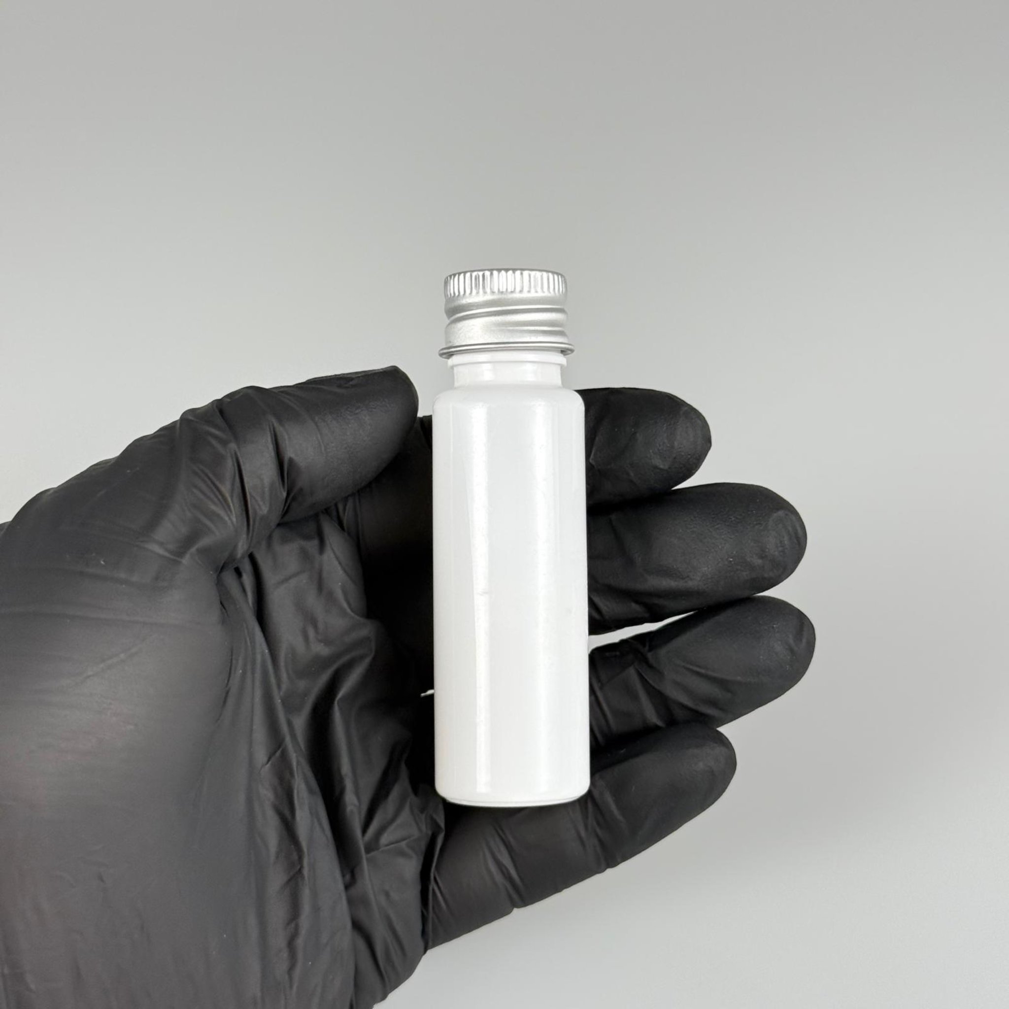 20 CC BEYAZ PET SHOT ŞİŞE - KÖPÜK CONTALI GÜMÜŞ ALÜMİNYUM METAL KAPAKLI + DAMLALIKLI KOLONYA TIPALI TAKIM - 20 ML PLASTİK ŞİŞE