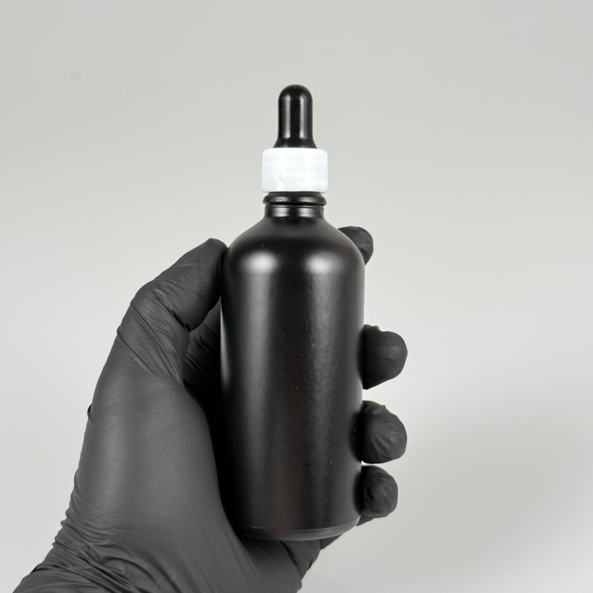 100 CC MAT SİYAH CAM DAMLALIKLI ŞİŞE - SİYAH EMZİK + BEYAZ DÜZ KAPAK + CAM PİPET TAKIM - 100 ML MAT SİYAH DAMLALIKLI ŞİŞE SETİ