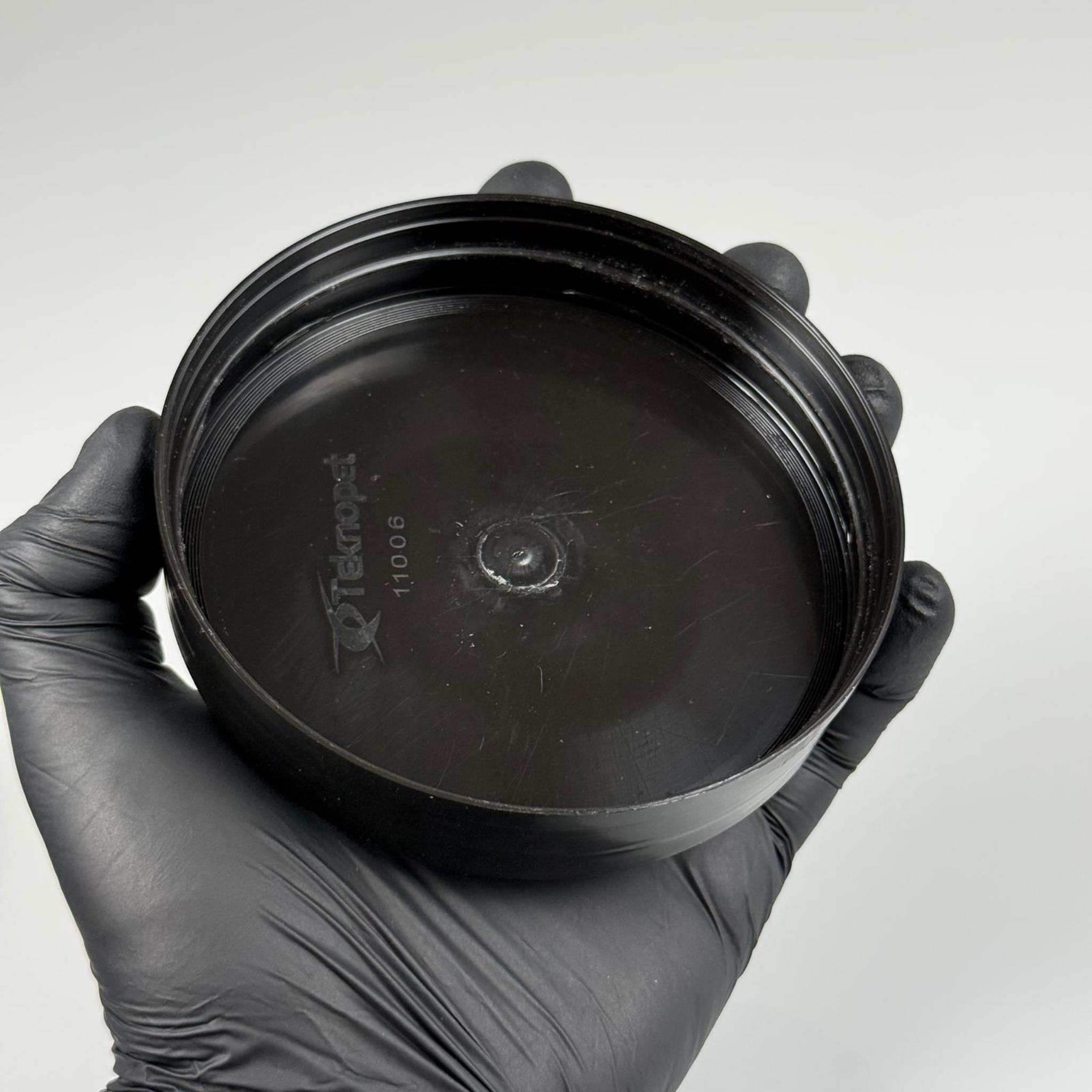 100 MM VİDALI PLASTİK SİYAH ETEKLİ KAPAK