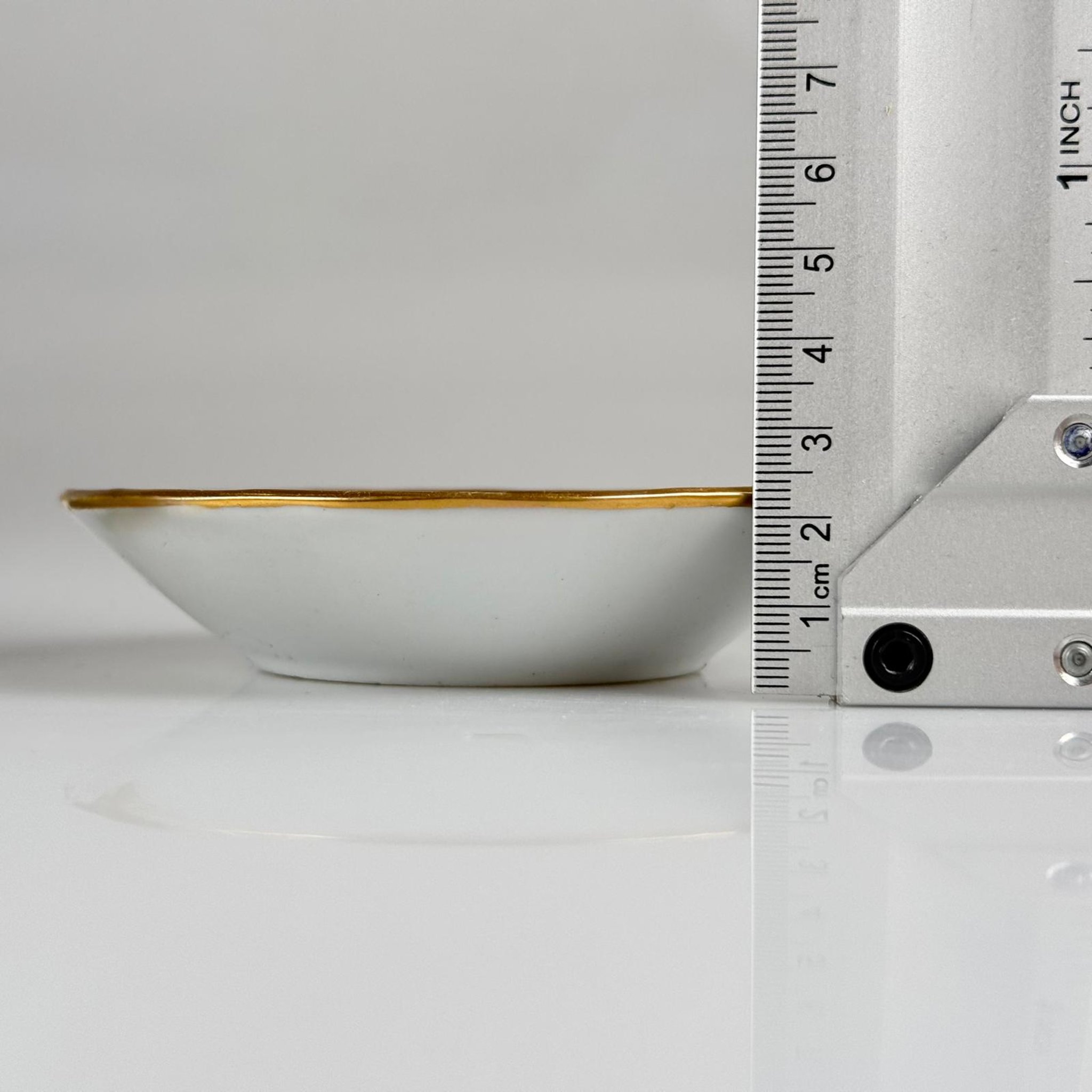 PORSELEN ÇAY TABAĞI - BEYAZ - GOLD YALDIZLI