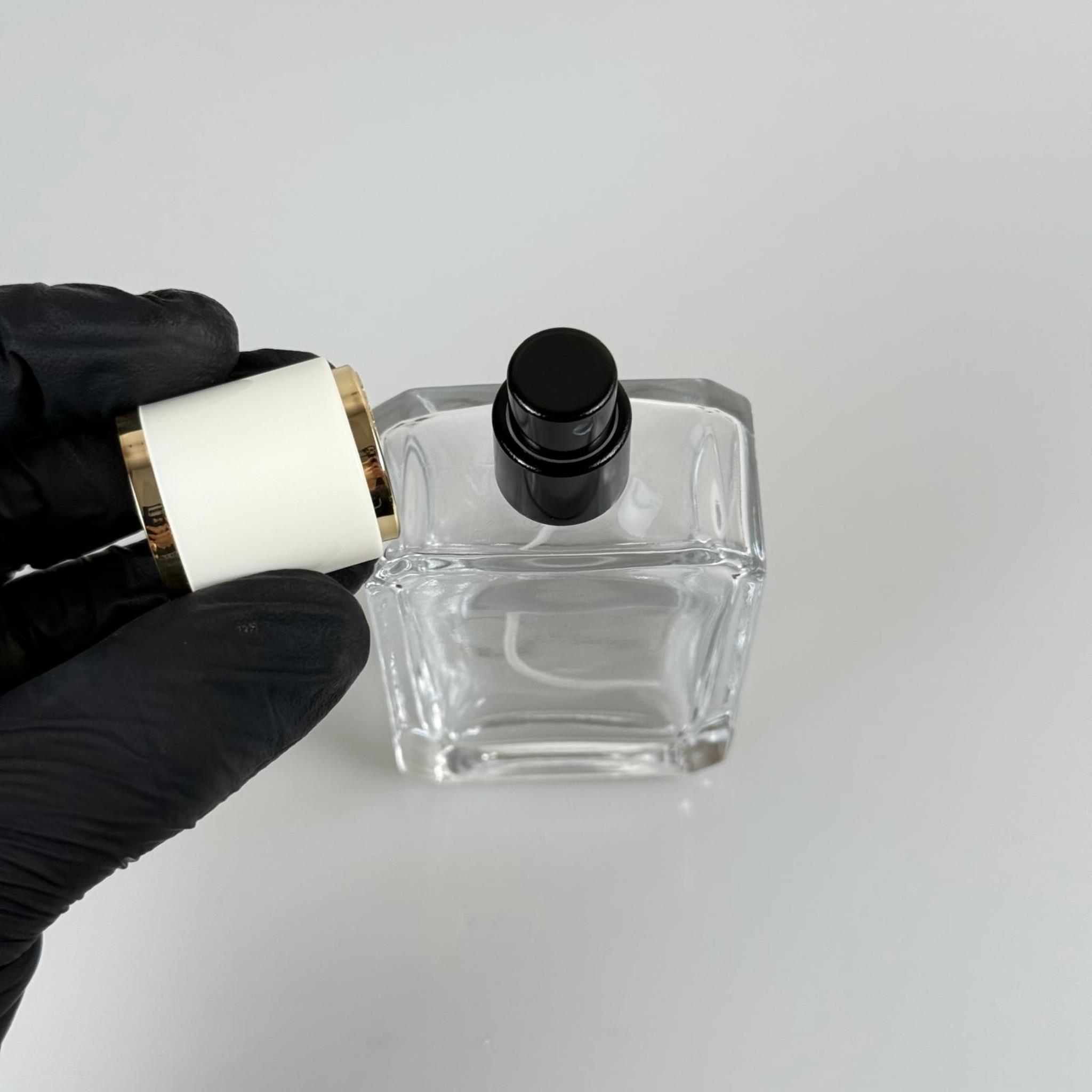 50 ML KÖŞELİ MODEL ANGEL PARFÜM ŞİŞESİ - SİYAH METAL SPREYLİ + GOLD BEYAZ KAPAKLI (AĞIZ 15 MM GEÇME KOLAY KAPAMA)