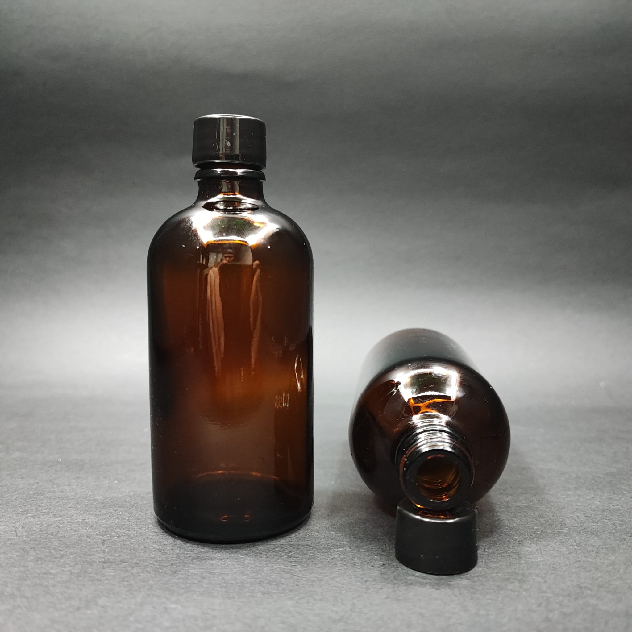 100 CC AMBER CAM ŞİŞE + KENDİNDEN CONTALI SIZDIRMAZ SİYAH KAPAK - 100 ML KAPAKLI KAHVERENGİ CAM ŞİŞE
