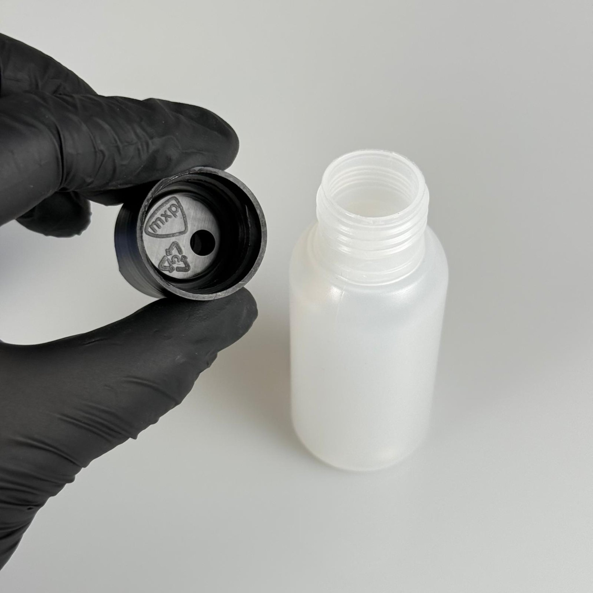 50 ML SIKILABİLİR YUMUŞAK POLİETİLEN PE PLASTİK ŞİŞE - SİYAH DİSKTOP ŞAMPUAN AKITICI - 50 cc sos, yağ, kartuş, mürekkep vb için boş şişeler
