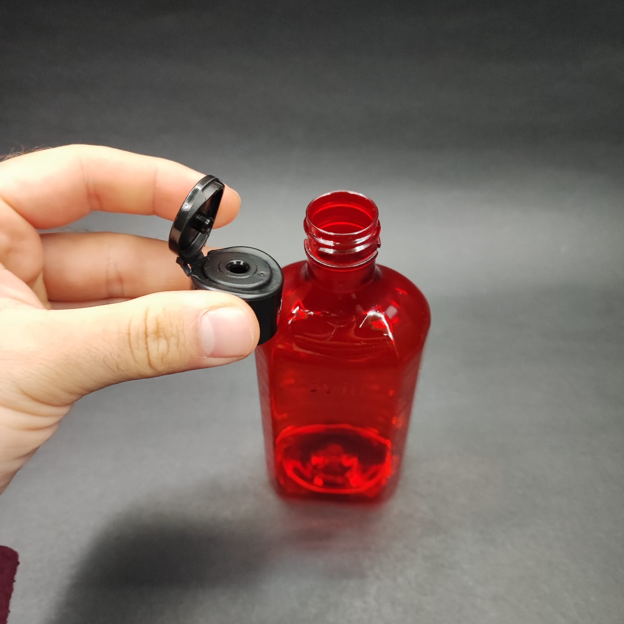 200 CC ÖLÇEKLİ PET ŞİŞE - SİYAH FLİPTOP AKITICI KAPAKLI - 200 ML VE OZ ÖLÇÜLÜ KIRMIZI PET ŞİŞE