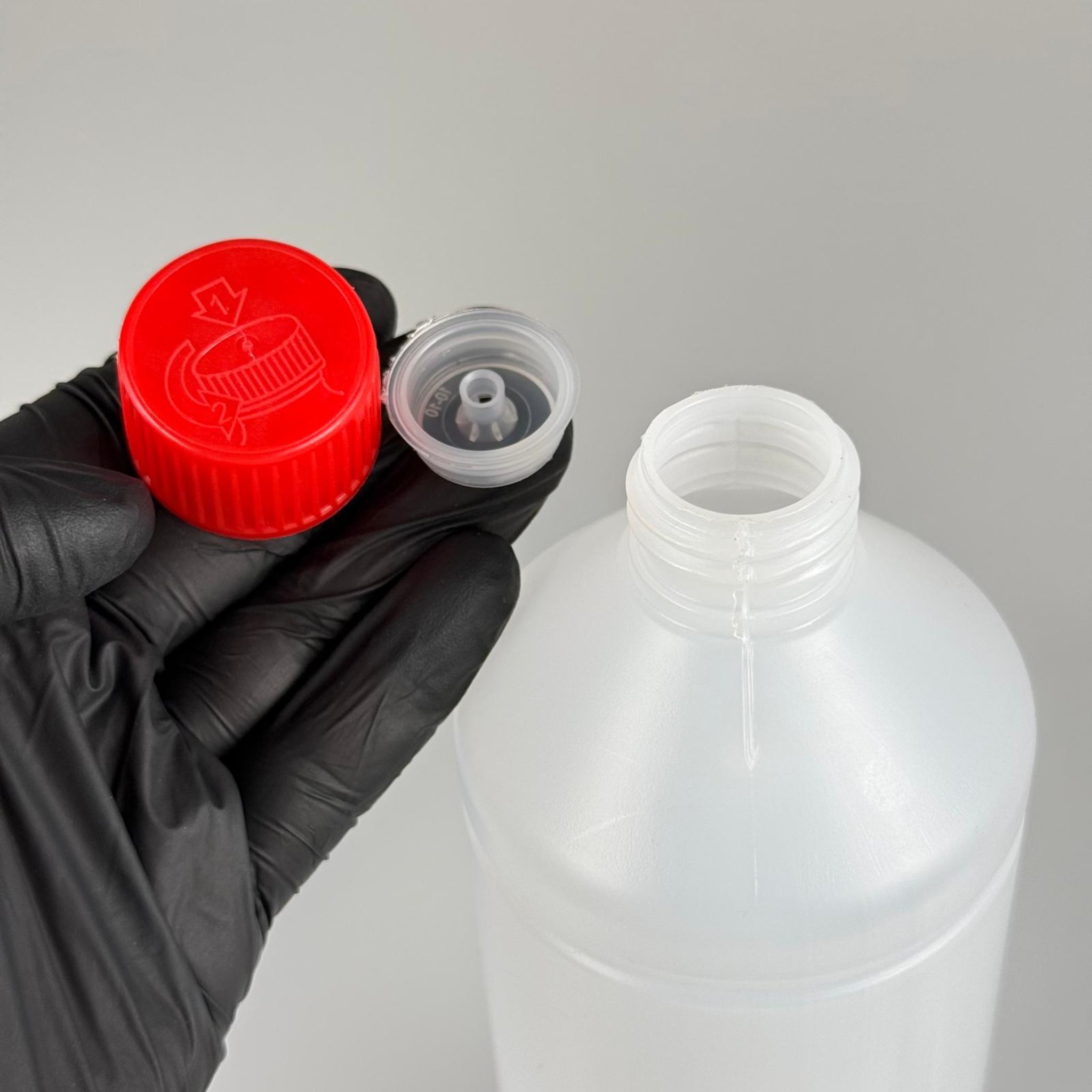 1 LİTRE TİNER ŞİŞESİ - ÇOCUK KİLİTLİ İÇ TIPALI KIRMIZI KAPAKLI - 1000 ML KİMYASALA DAYANIKLI PLASTİK ŞİŞE - 1 LT POLİETİLEN ŞİŞE UZUN