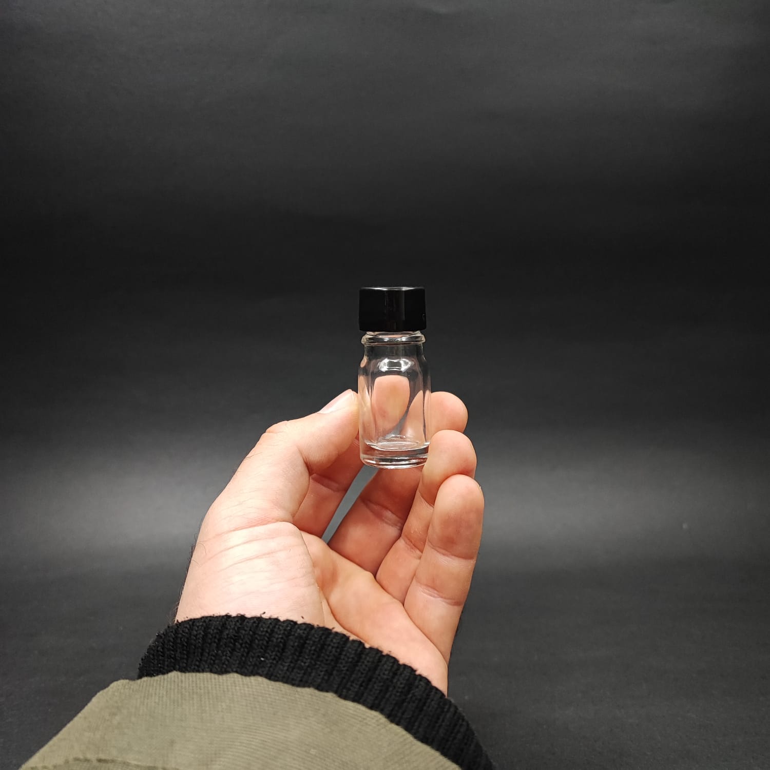 5 CC ŞEFFAF CAM ŞİŞE + KENDİNDEN CONTALI SIZDIRMAZ SİYAH KAPAK - 20 ML KAPAKLI CAM ŞİŞE