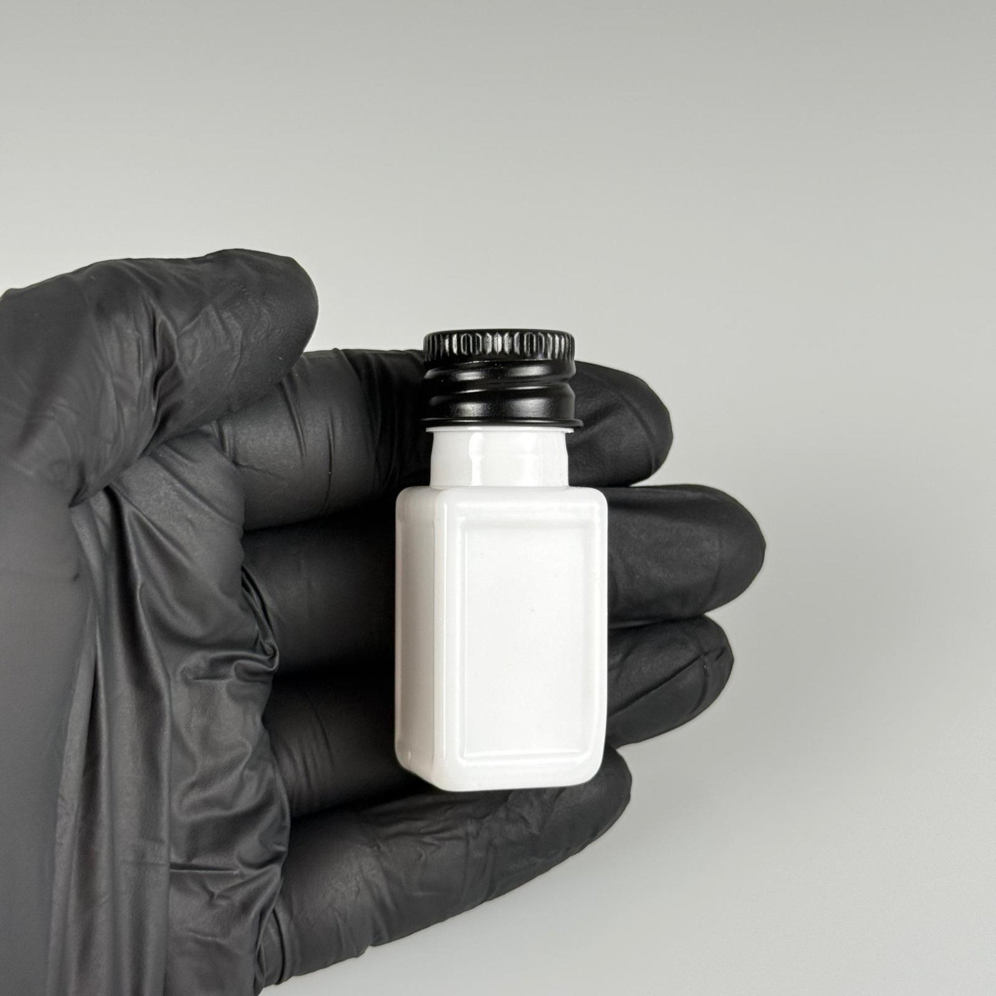 10 CC BEYAZ KARE PET SHOT ŞİŞE - KÖPÜK CONTALI SİYAH ALÜMİNYUM METAL KAPAKLI TAKIM - 10 ML PLASTİK ŞİŞE