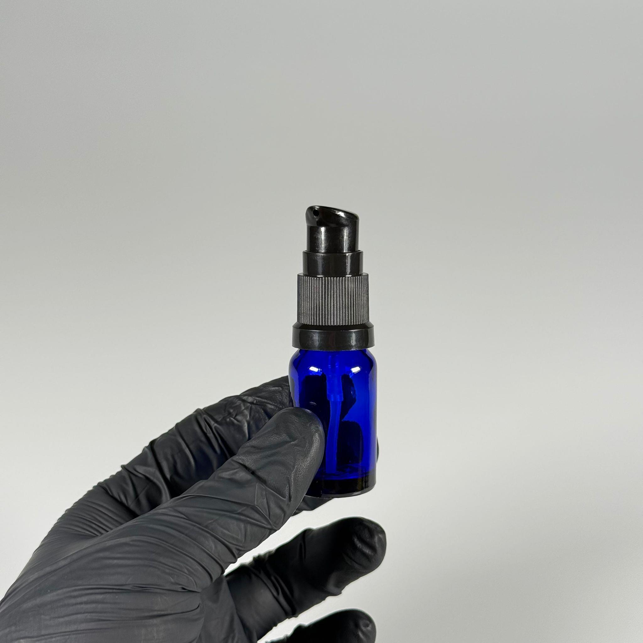 10 CC MAVİ CAM ŞİŞE - SIZDIRMAZ ETEKLİ SİYAH LOSYON POMPALI TAKIM - 10 ML LOSYON ŞİŞESİ - YAĞ, KREM GİBİ YOĞUN KIVAMLI SIVILAR İÇİN CAM AMBALAJ