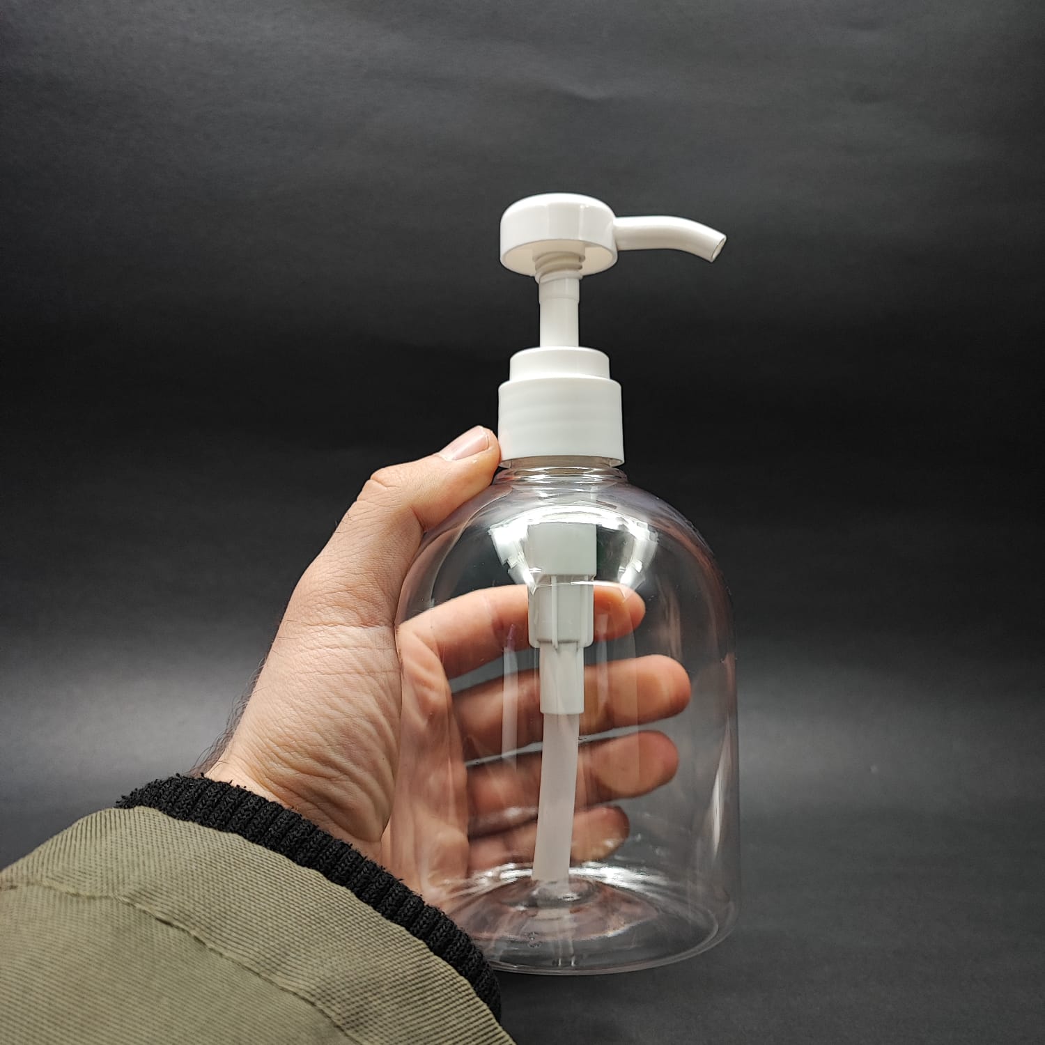 500 CC TOMBUL PET ŞİŞE + BEYAZ DOZAJ POMPALI (HER BASMADA 4 CC SIVI ATAR) - 500 ML POMPALI ŞİŞE - ŞURUP, ŞAMPUAN, KREM GİBİ YOĞUN KIVAMLI SIVILARDA KULLANILIR
