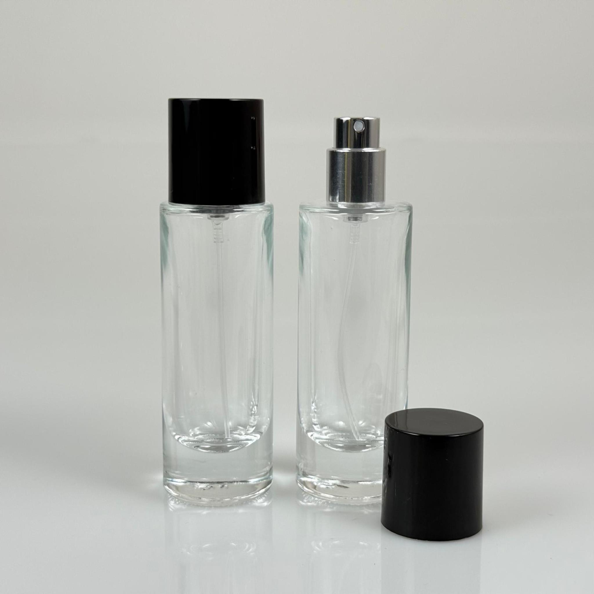 30 ML SİLİNDİR UZUN MODEL PARFÜM ŞİŞESİ - GÜMÜŞ METAL SPREYLİ + SİYAH PLASTİK KAPAKLI (AĞIZ 15 MM GEÇME KOLAY KAPAMA)