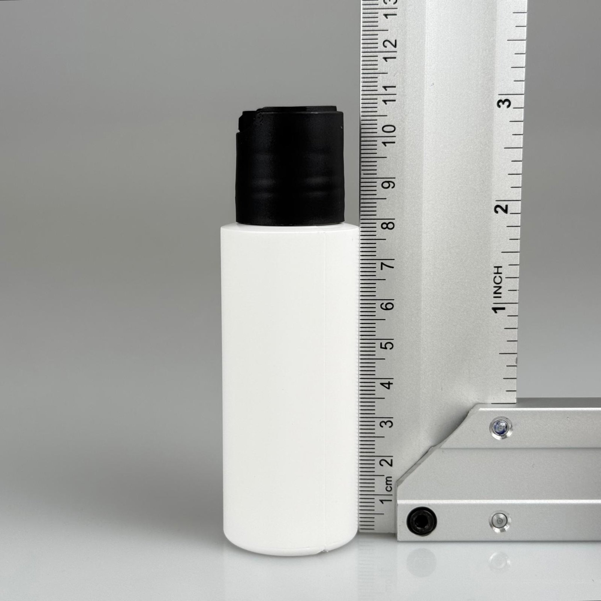50 CC BEYAZ POLİETİLEN ŞAMPUAN ŞİŞESİ -  50 ML SİYAH DİSKTOP ŞAMPUAN KAPAKLI