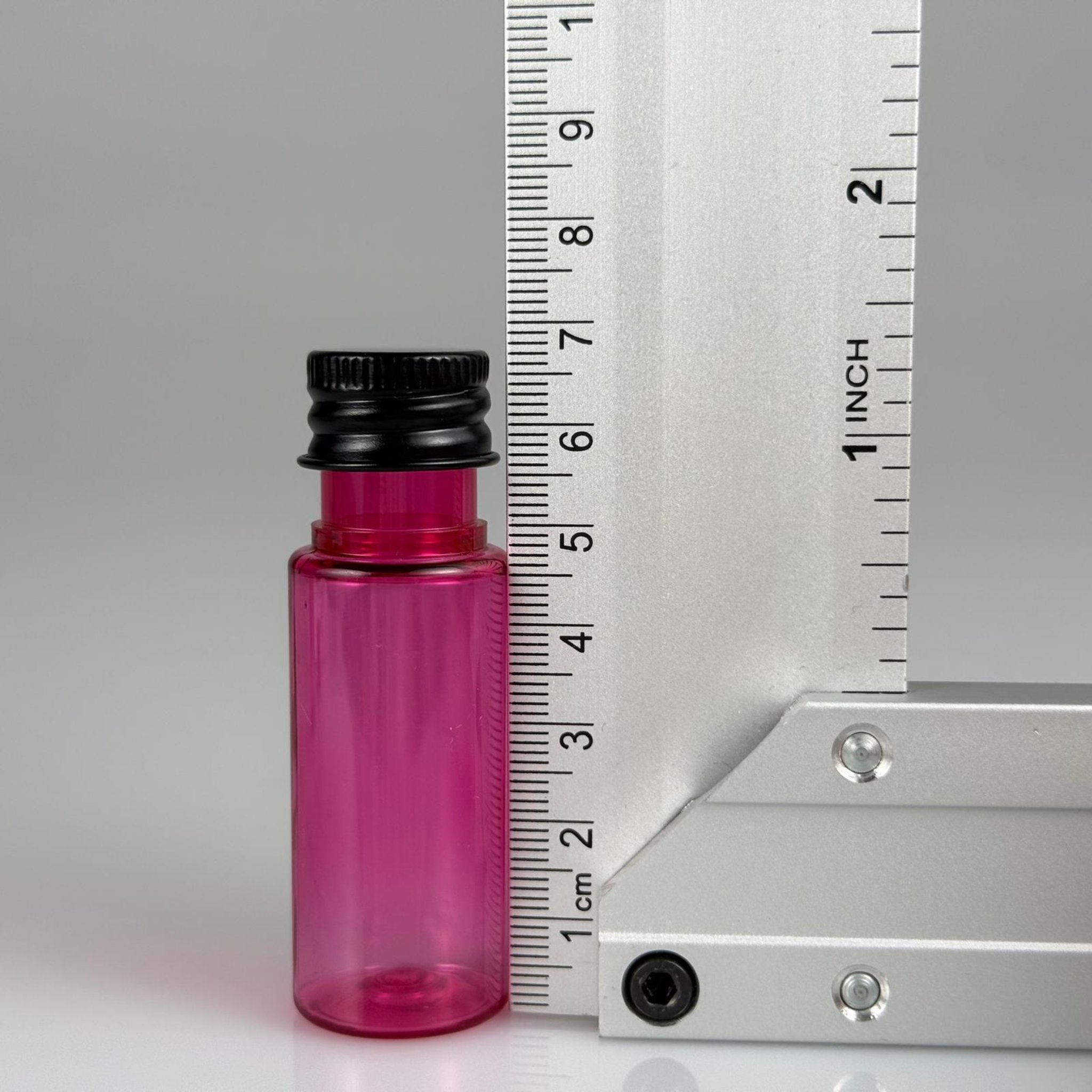 15 CC SİLİNDİR PEMBE PET ŞİŞE + KÖPÜK CONTALI SİYAH ALÜMİNYUM METAL KAPAKLI + DAMLALIKLI KOLONYA TIPALI TAKIML - 15 ML PEMBE PET ŞİŞE