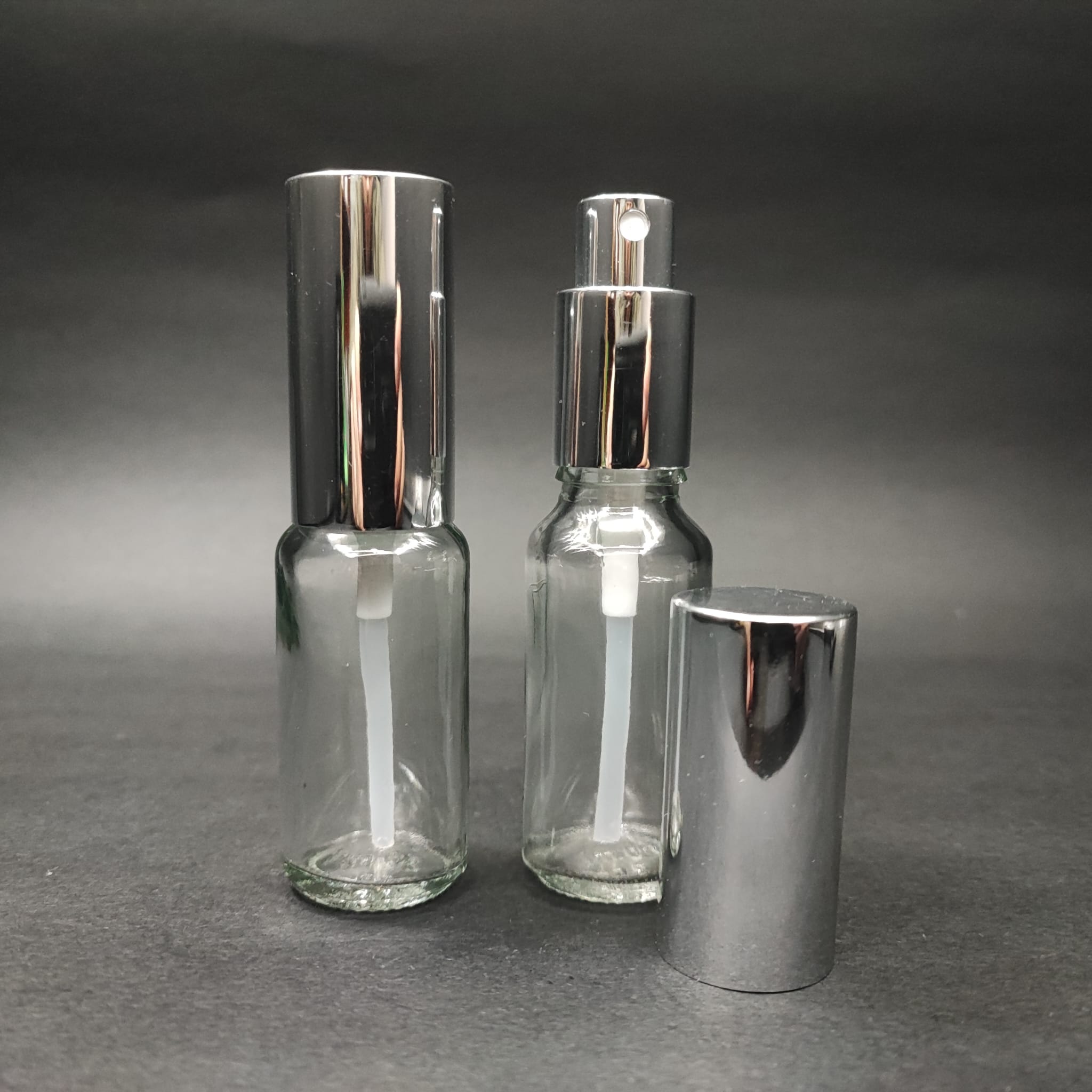 20 ML LÜKS VİDALI VALF ÇEVİRME PARFÜM ŞİŞELERİ - 20 CC ŞEFFAF CAM ŞİŞE - GÜMÜŞ METAL SPREYLİ KAPAKLI SET