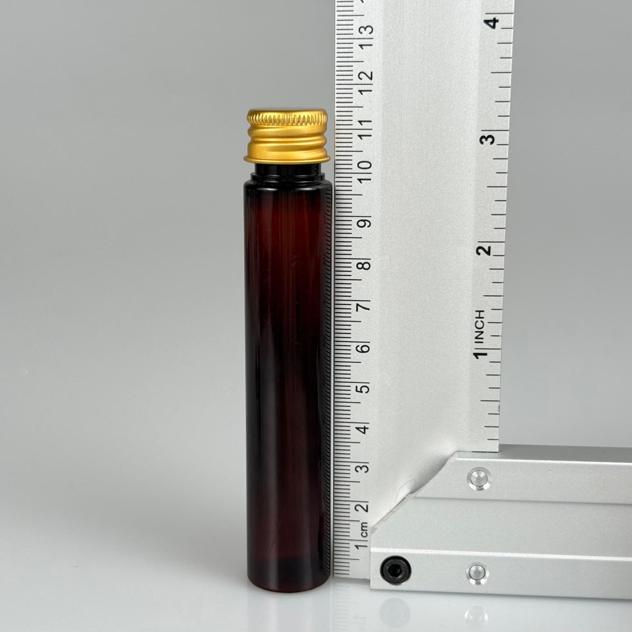 30 CC AMBER TÜP PLASTİK ŞİŞE + KÖPÜK CONTALI GOLD ALÜMİNYUM METAL KAPAKLI TAKIM - 30 ML KAHVERENGİ PET ŞİŞE