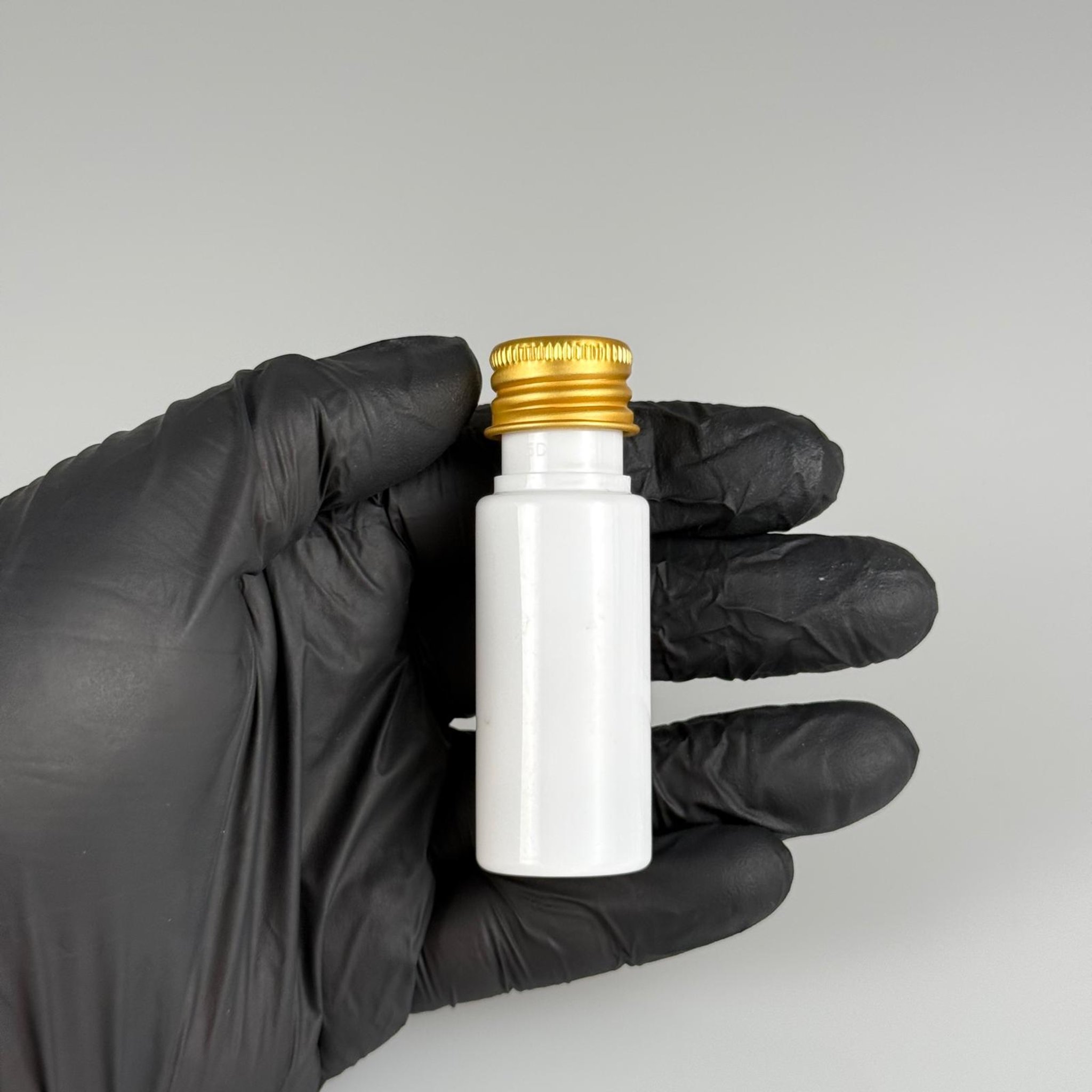 15 CC BEYAZ SİLİNDİR PET ŞİŞE + KÖPÜK CONTALI GOLD ALÜMİNYUM METAL KAPAKLI + DAMLALIKLI KOLONYA TIPALI TAKIML - 15 ML BEYAZ PET ŞİŞE