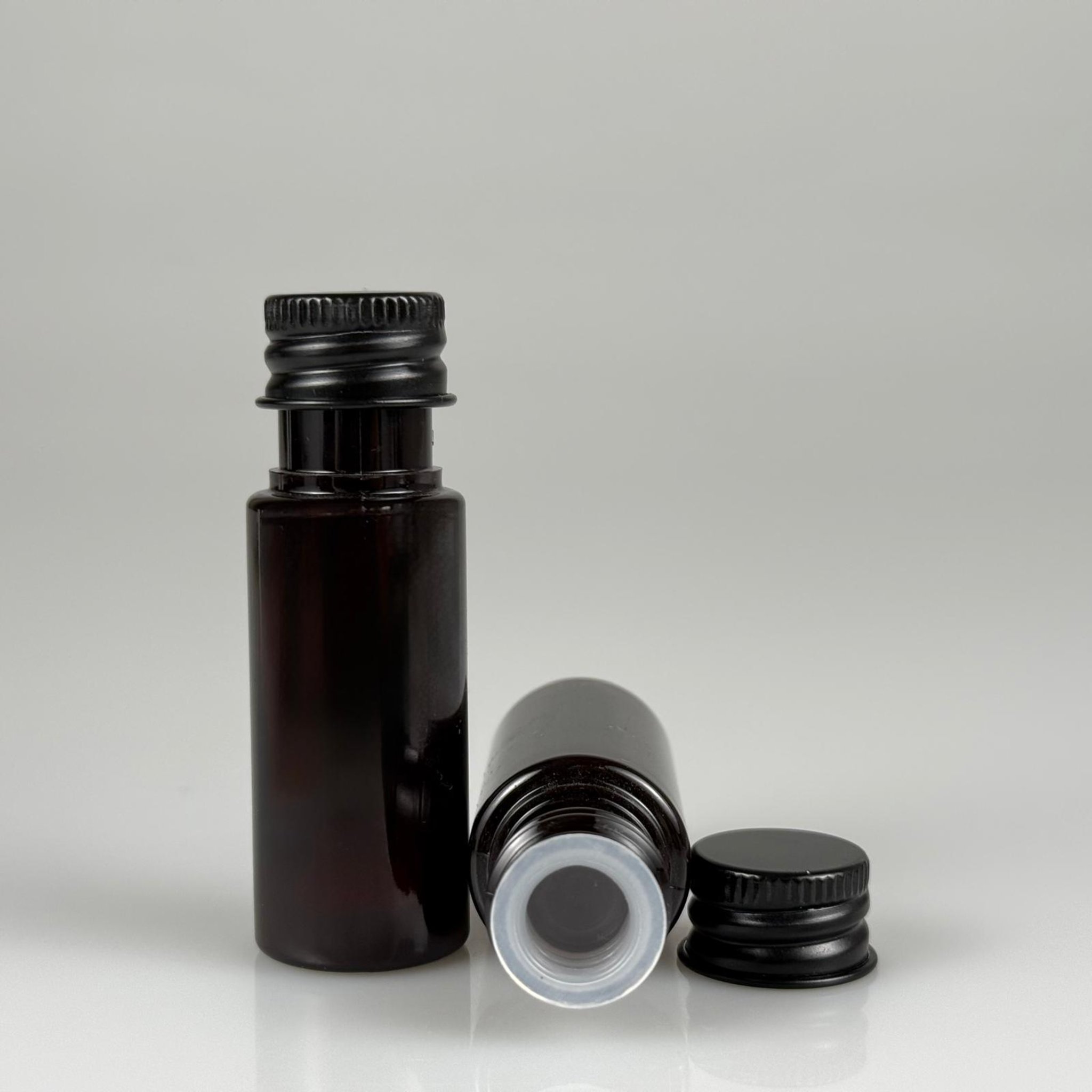 15 CC AMBER SİLİNDİR PET ŞİŞE + KÖPÜK CONTALI SİYAH ALÜMİNYUM METAL KAPAKLI + KÖR TIPALI TAKIML - 15 ML KAHVERENGİ PET ŞİŞE