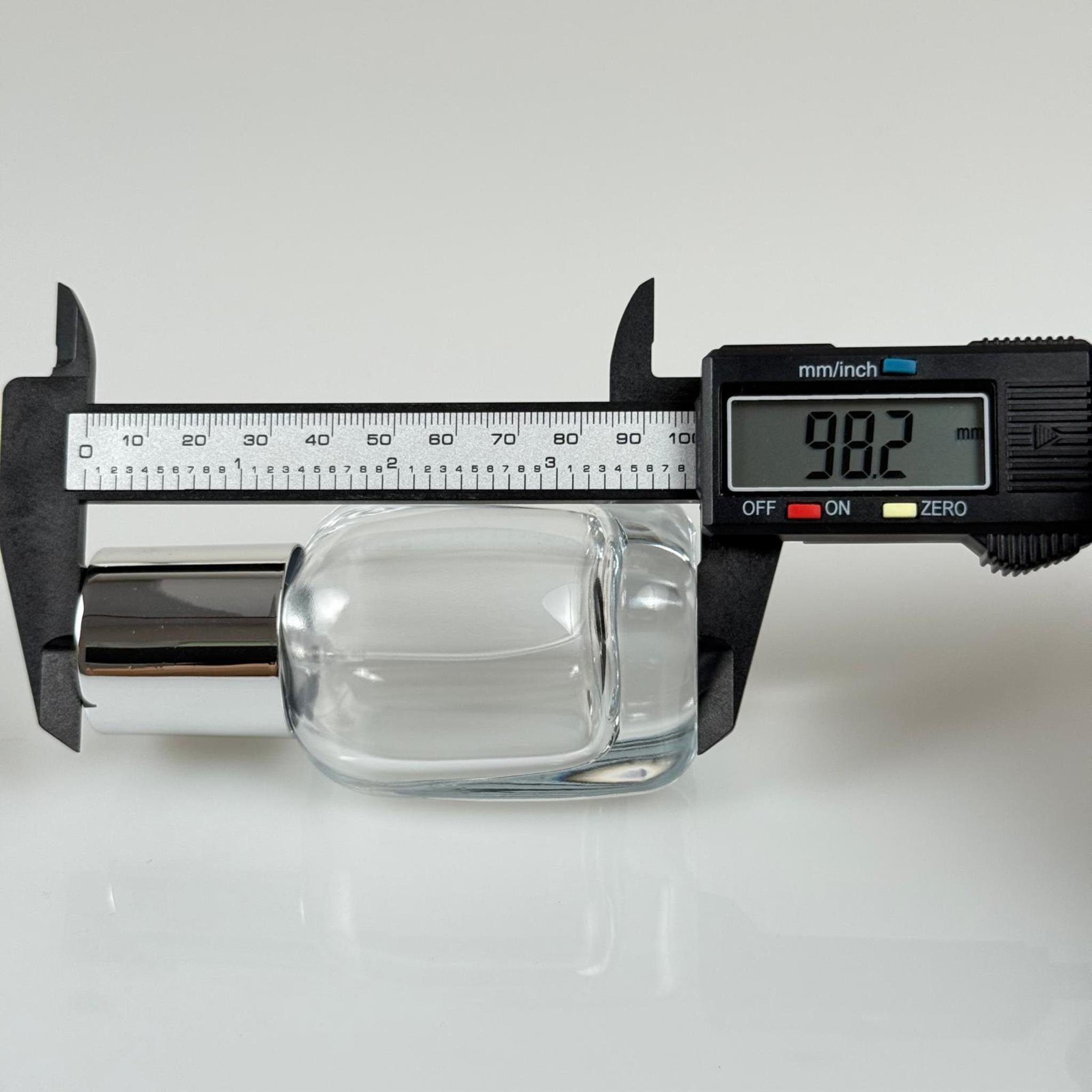 50 ML SİLİNDİR MODEL CORE PARFÜM ŞİŞESİ - GÜMÜŞ METAL SPREYLİ + GÜMÜŞ GENİŞ KAPAKLI (AĞIZ 15 MM GEÇME KOLAY KAPAMA)