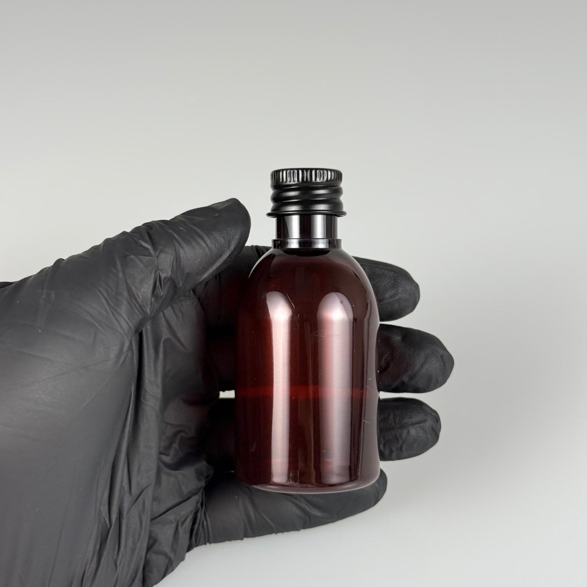 50  CC AMBER PET ŞİŞE + KÖPÜK CONTALI SİYAH ALÜMİNYUM METAL KAPAKLI + KÖR TIPALI TAKIM - 50 ML KAHVERENGİ PLASTİK ŞİŞE