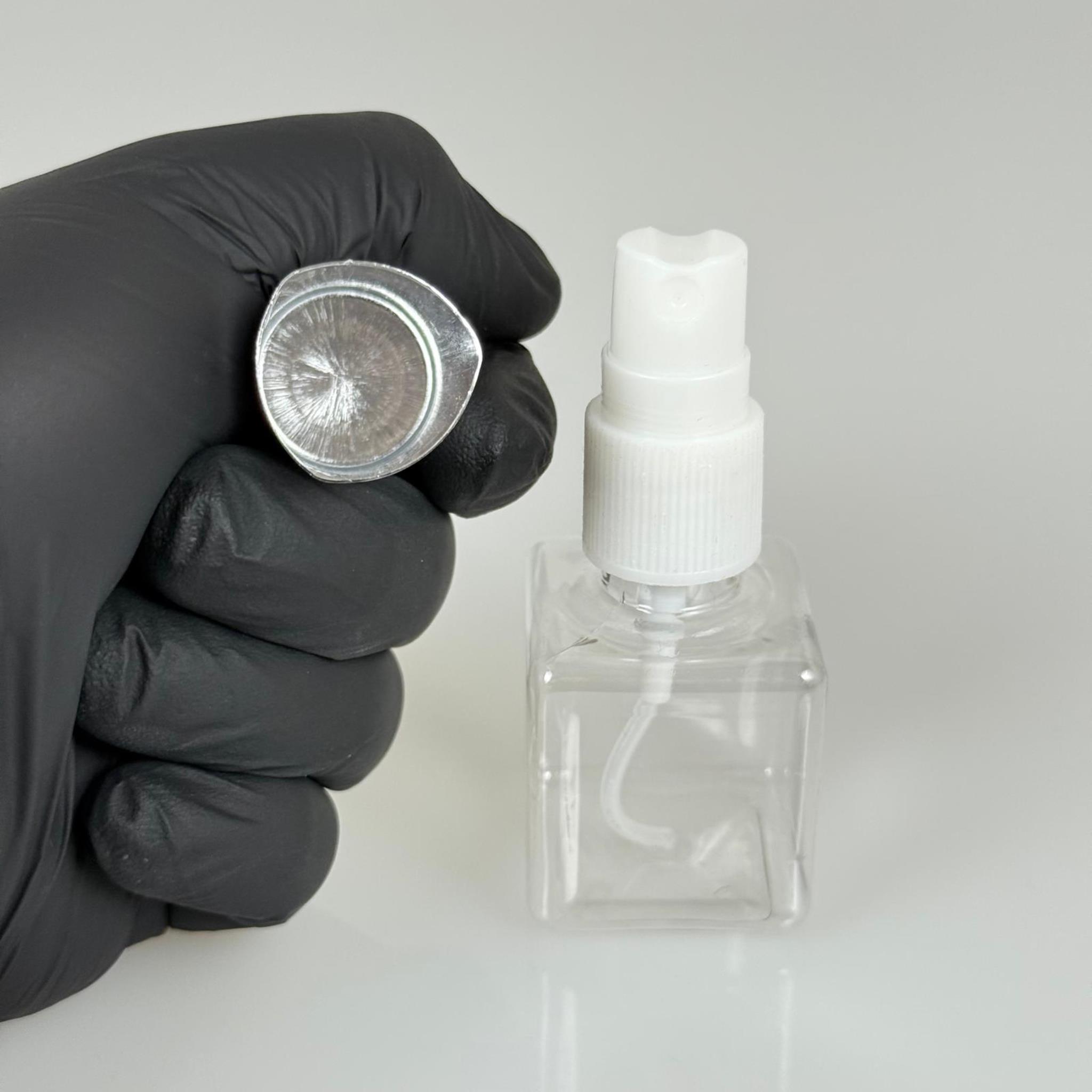 35 ML PET KOLONYA, PARFÜM VB ŞİŞELERİ - METAL ALÜMİNYUM GÜMÜŞ KAPAK + VİDALI SPREY + 35 CC KARE ŞİŞE SET TAKIM