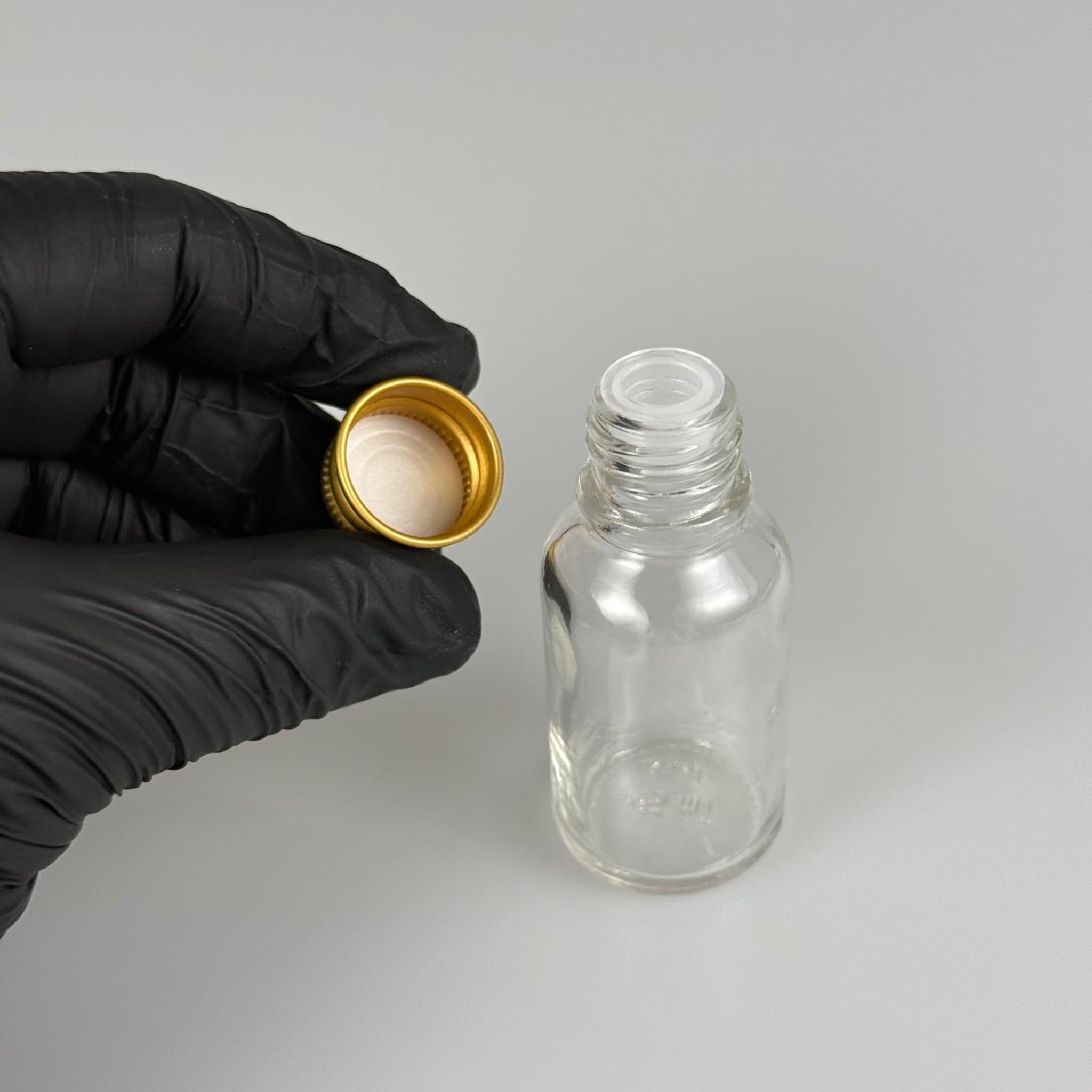 15 CC ŞEFFAF CAM ŞİŞE + KÖPÜK CONTALI GOLD ALÜMİNYUM METAL KAPAKLI + KÖR TIPALI TAKIM - 15 ML ŞEFFAF CAM ŞİŞE
