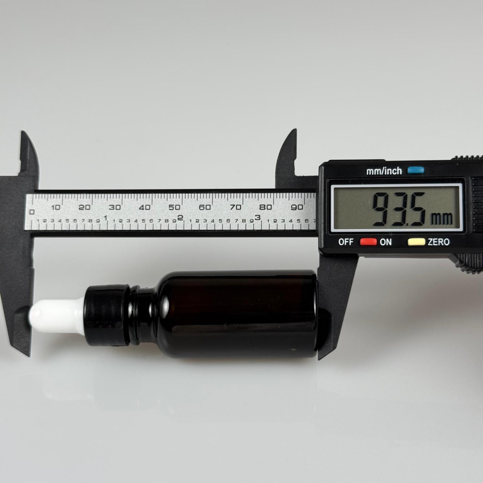 20 CC ÜST KALİTE AMBER CAM DAMLALIKLI ŞİŞE - BEYAZ EMZİK + SİYAH DÜZ KAPAK + CAM PİPET TAKIM - 20 ML ÜST KALİTE KAHVERENGİ DAMLALIKLI ŞİŞE SETİ