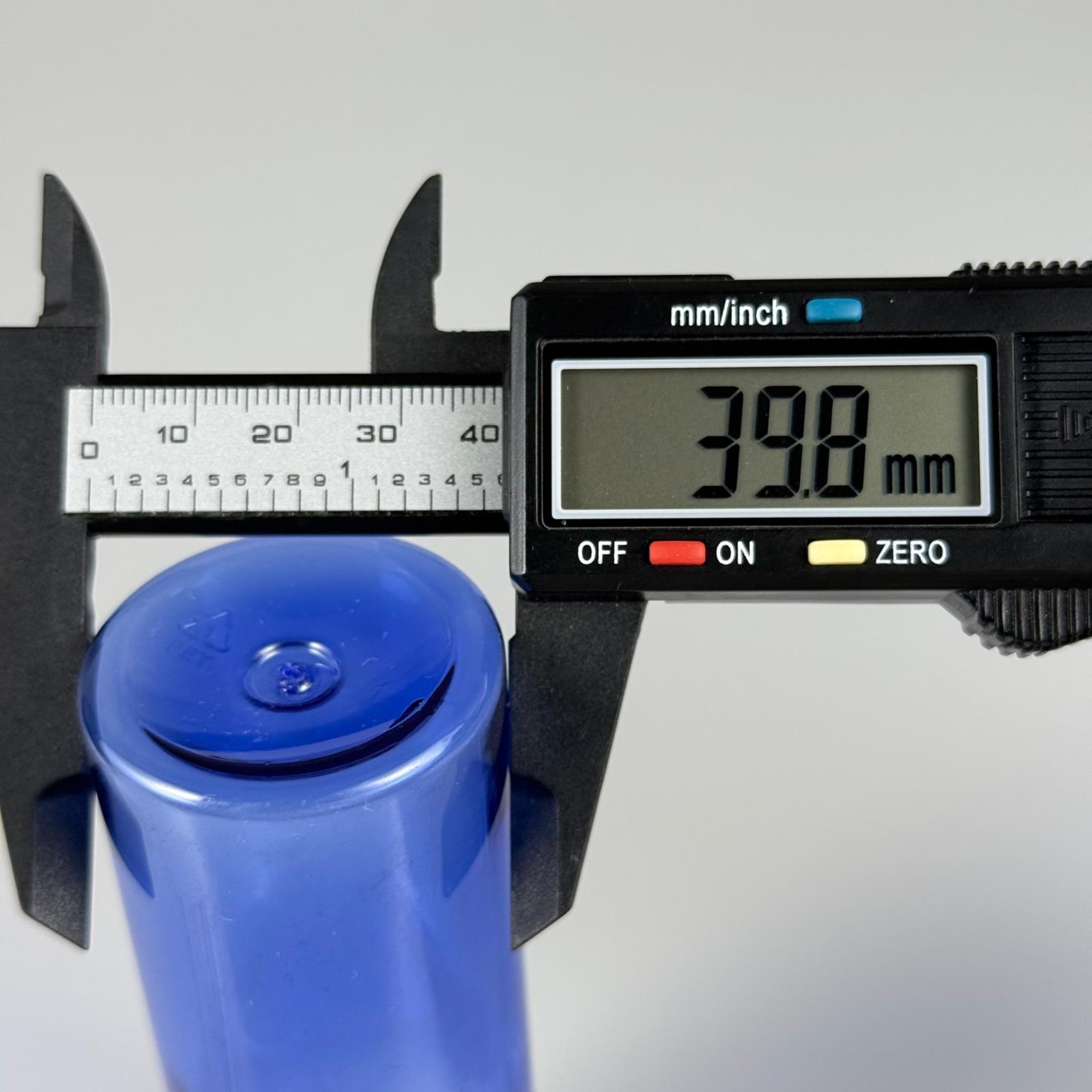 100 CC MAVİ SİLİNDİR KESKİN KÜT MODEL SERT PET ŞİŞE (17 GR - 24 AĞIZ ) + KÖPÜK COMTALI SİYAH METAL ALÜMİNYUM KAPAK TAKIM - 100 ML KAPAKLI MAVİ PET ŞİŞELER