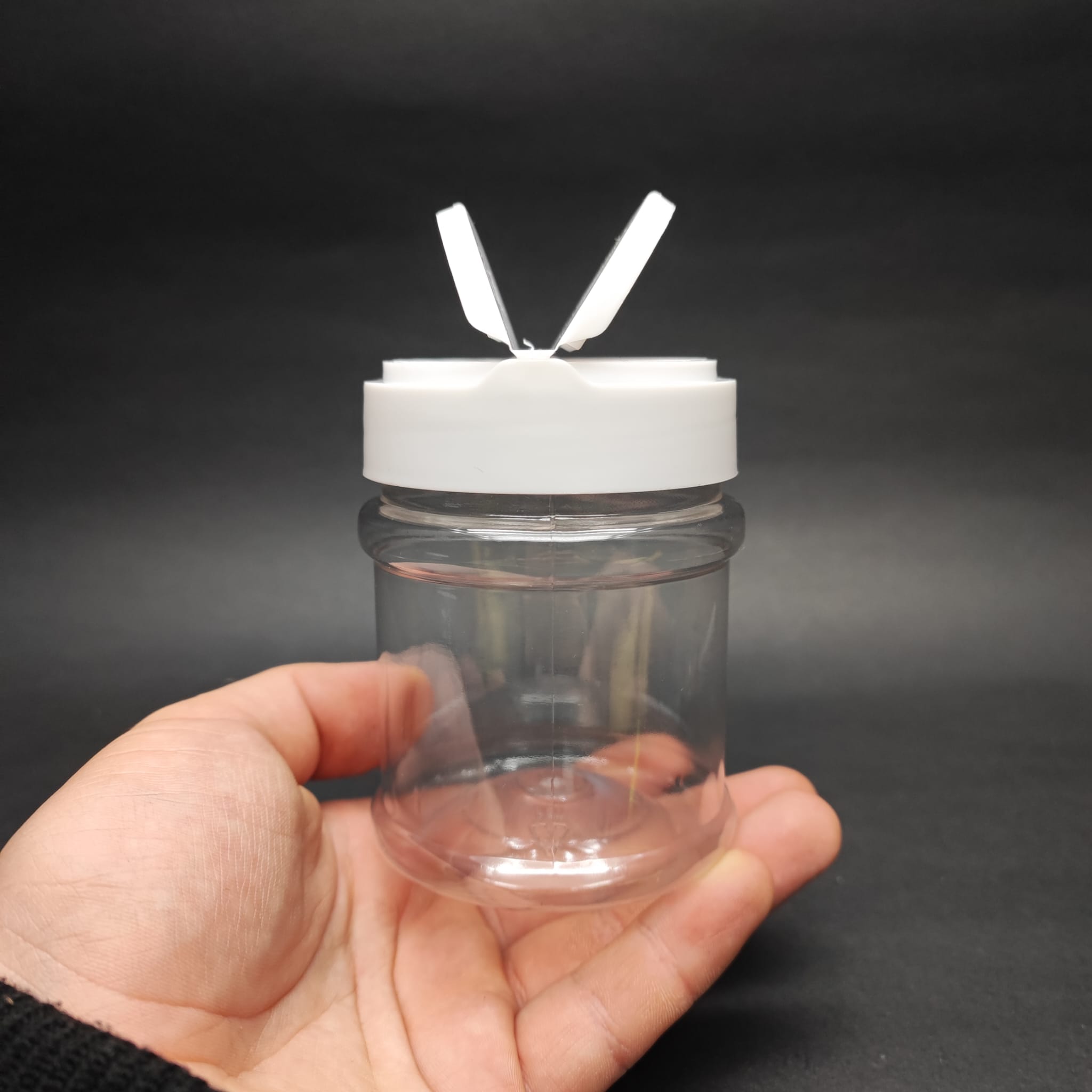 200 CC PET BAHARAT KAVANOZU - BEYAZ FLİPTOP BAHARAT KAPAKLI + SIZDIRMAZ KENDİNDEN YAPIŞKANLI KÖPÜK CONTALI - toz kavanozu , baharat ambalajı , boş pudra şişesi . tuzluk , baharat düzenleyici set için kavanoz