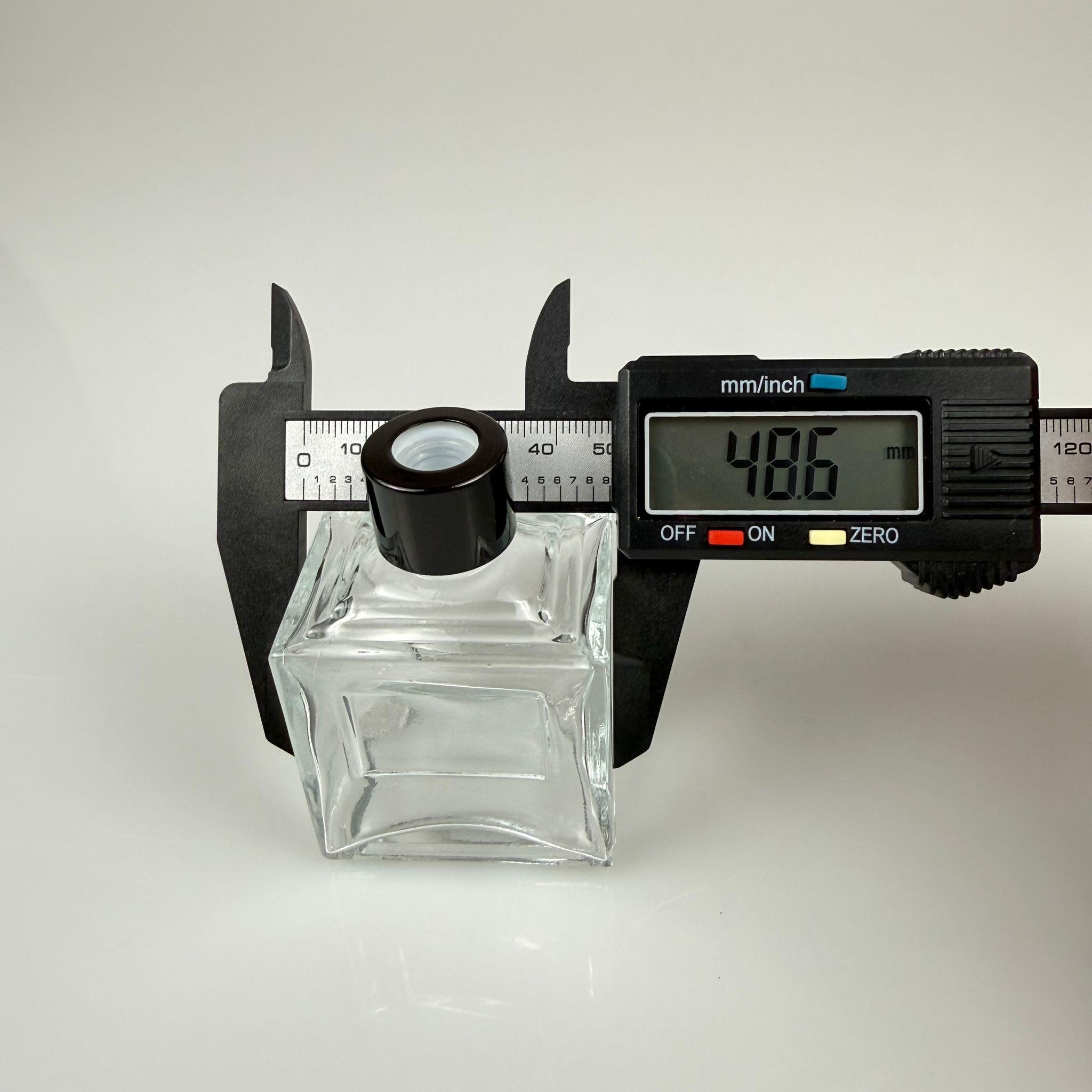 50 CC KÖŞELİ PRİZMA PRESTİJ CAM BAMBU ODA KOKUSU ŞİŞESİ - 50 ML ÇUBUKLU BAMBU ODA KOKUSU ŞİŞESİ - DİFÜZÖR ŞİŞE- CAM ŞİŞE + SİYAH METAL KAPAK + PLASTİK TIPA