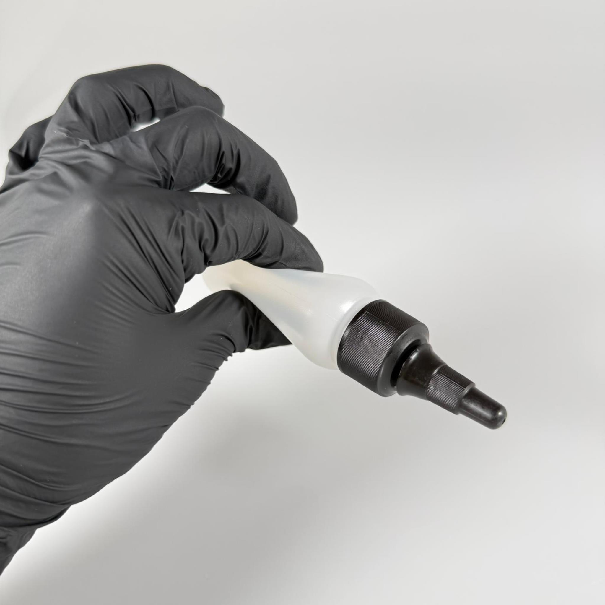 50 ML SIKILABİLİR YUMUŞAK POLİETİLEN PE PLASTİK ŞİŞE - SİYAH ASANSÖR AKITICI SOS KAPAKLI - 50 cc sos, yağ, kartuş, mürekkep vb için boş şişeler