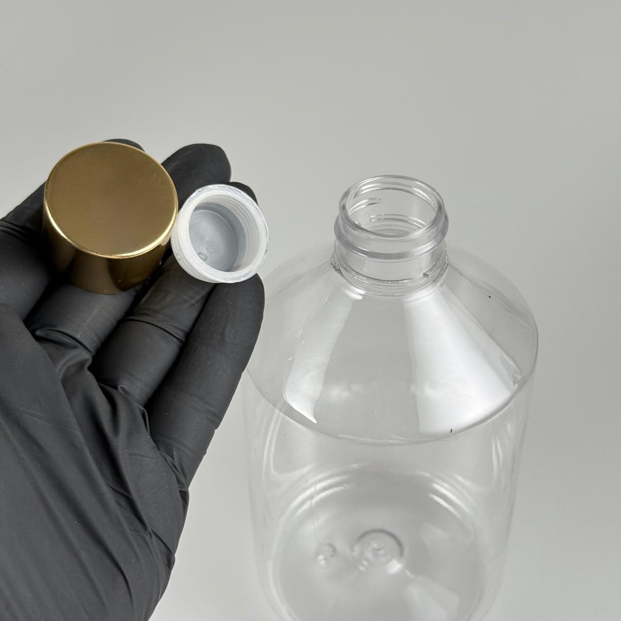 500 CC KÜT BOYUNLU ŞEFFAF PET ŞİŞE + ALÜMİNYUM KAPLAMALI GOLD KAPAKLI + KÖR TIPALI TAKIM - 500 ML PET ŞİŞE