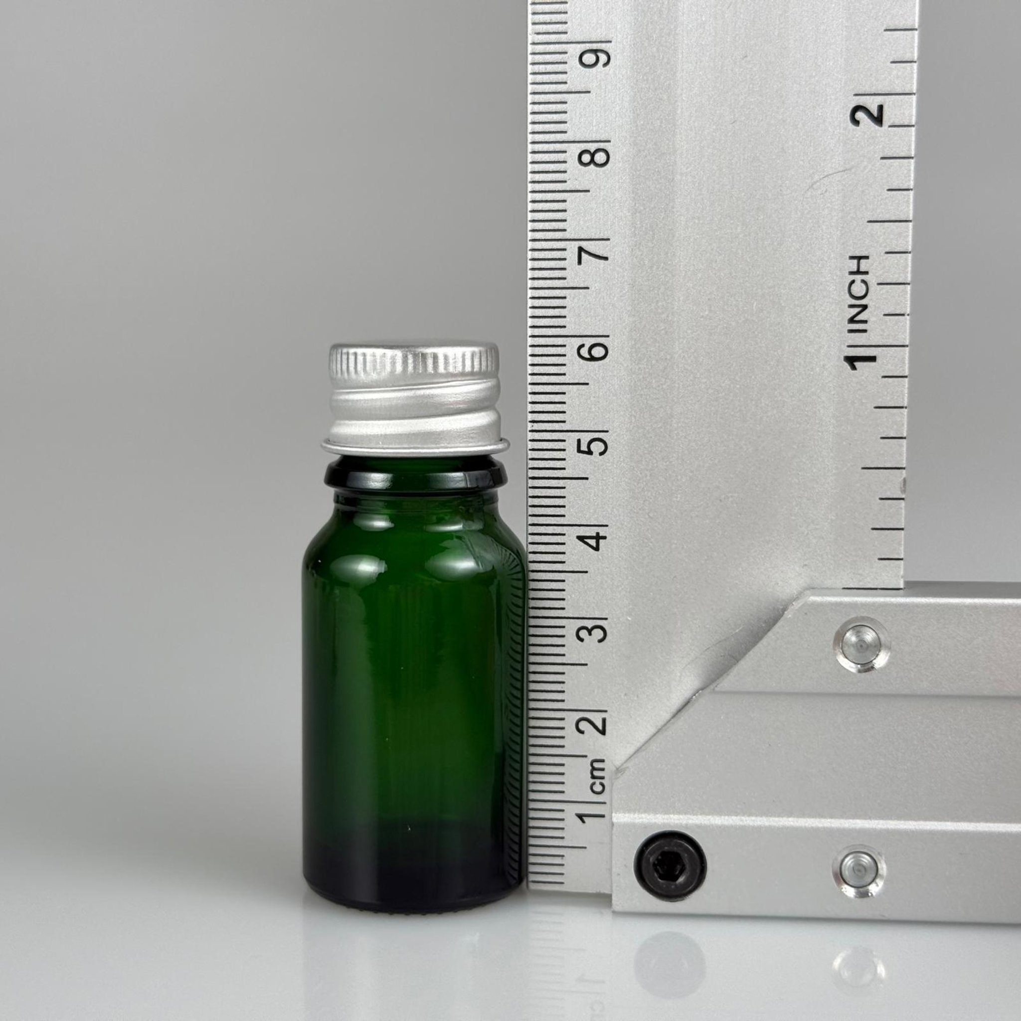 10 CC YEŞİL CAM ŞİŞE + KÖPÜK CONTALI GÜMÜŞ ALÜMİNYUM METAL KAPAKLI + KÖR TIPALI TAKIM - 10 ML YEŞİL CAM ŞİŞE