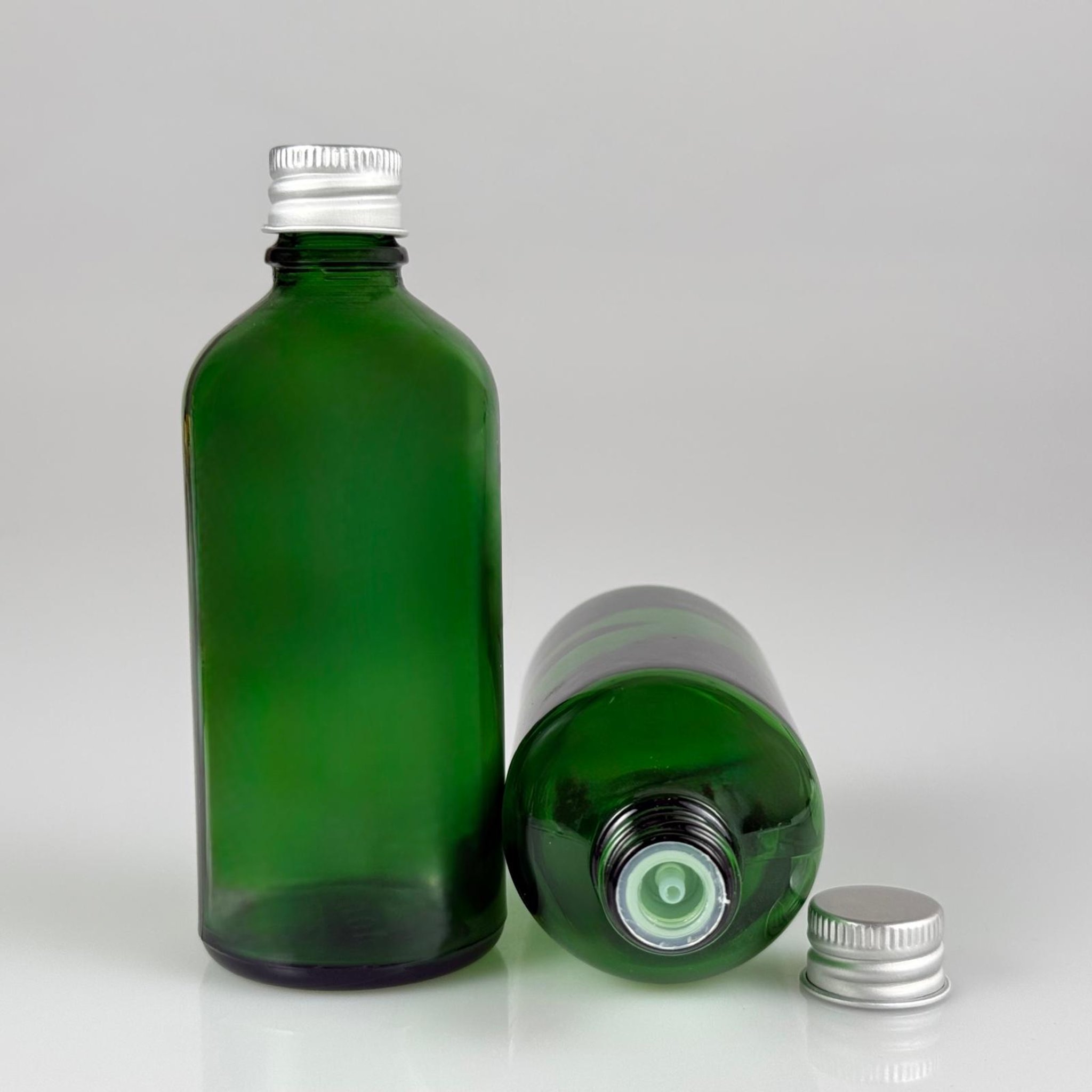 100 CC YEŞİL CAM ŞİŞE + KÖPÜK CONTALI GÜMÜŞ ALÜMİNYUM METAL KAPAKLI + DAMLALIKLI KOLONYA TIPALI TAKIM - 100 ML YEŞİL CAM ŞİŞE