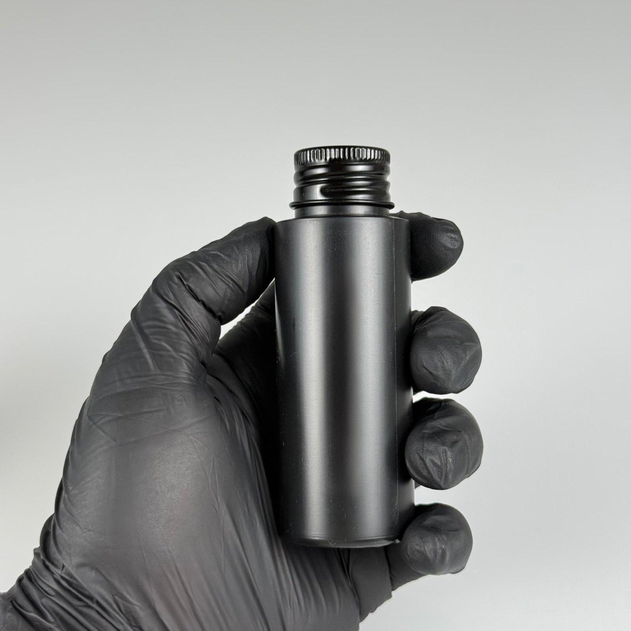 50 CC SİYAH POLİETİLEN PLASTİK ASETON ŞİŞESİ ( 24 AĞIZ ) + KÖPÜK CONTALI SİYAH METAL ALÜMİNYUM KAPAK TAKIM - 50 ML KAPAKLI SİYAH PLASTİK ŞİŞELER