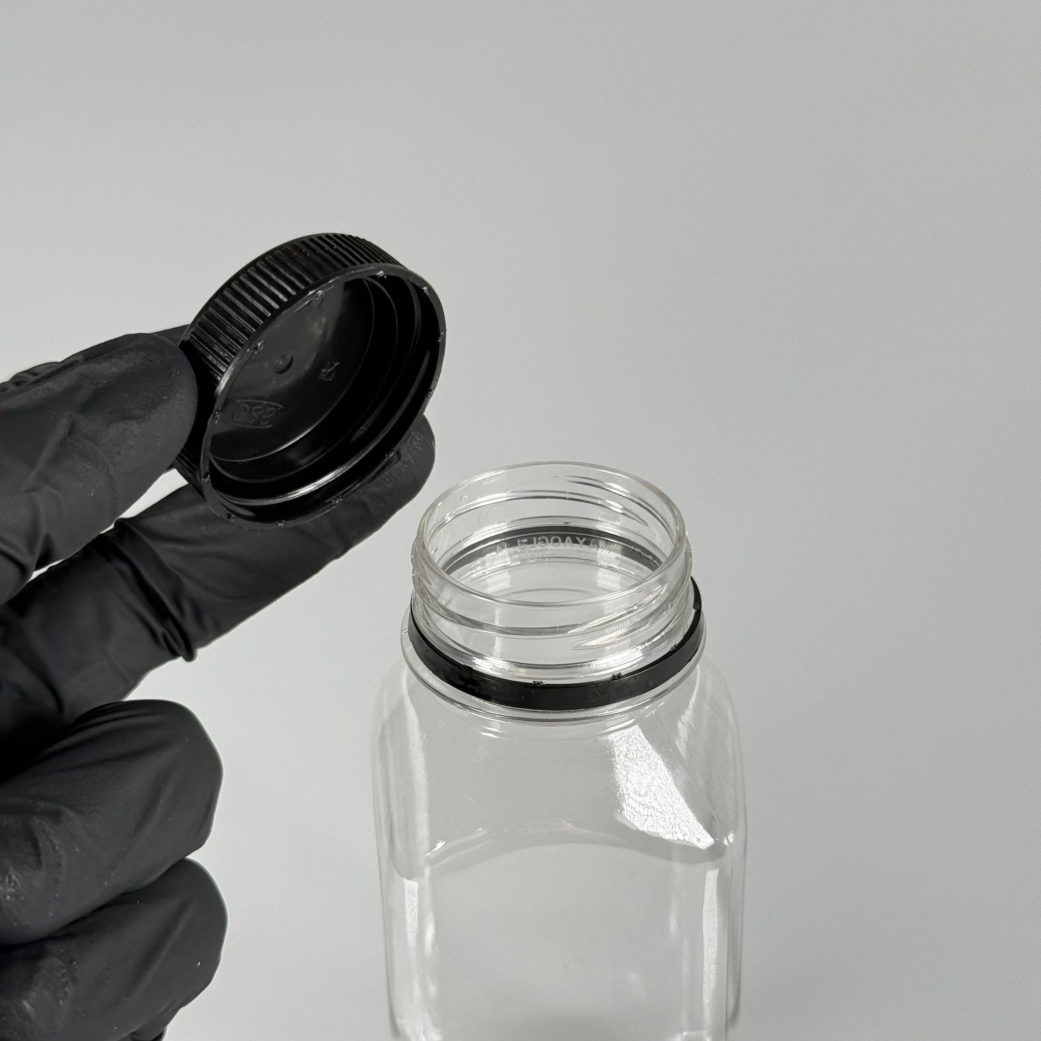 250 CC KÖŞELİ KARE PET ŞİŞE (18,5 GR) - 38 MM GENİŞ AĞIZLI SİYAH KİLİTLİ KAPAKLI - 250 ML DETOX, MEYVE SUYU, SMOOTHIE, AYRAN, SÜT, MEŞRUBAT VB İÇİN BOŞ PLASTİK ŞİŞELER