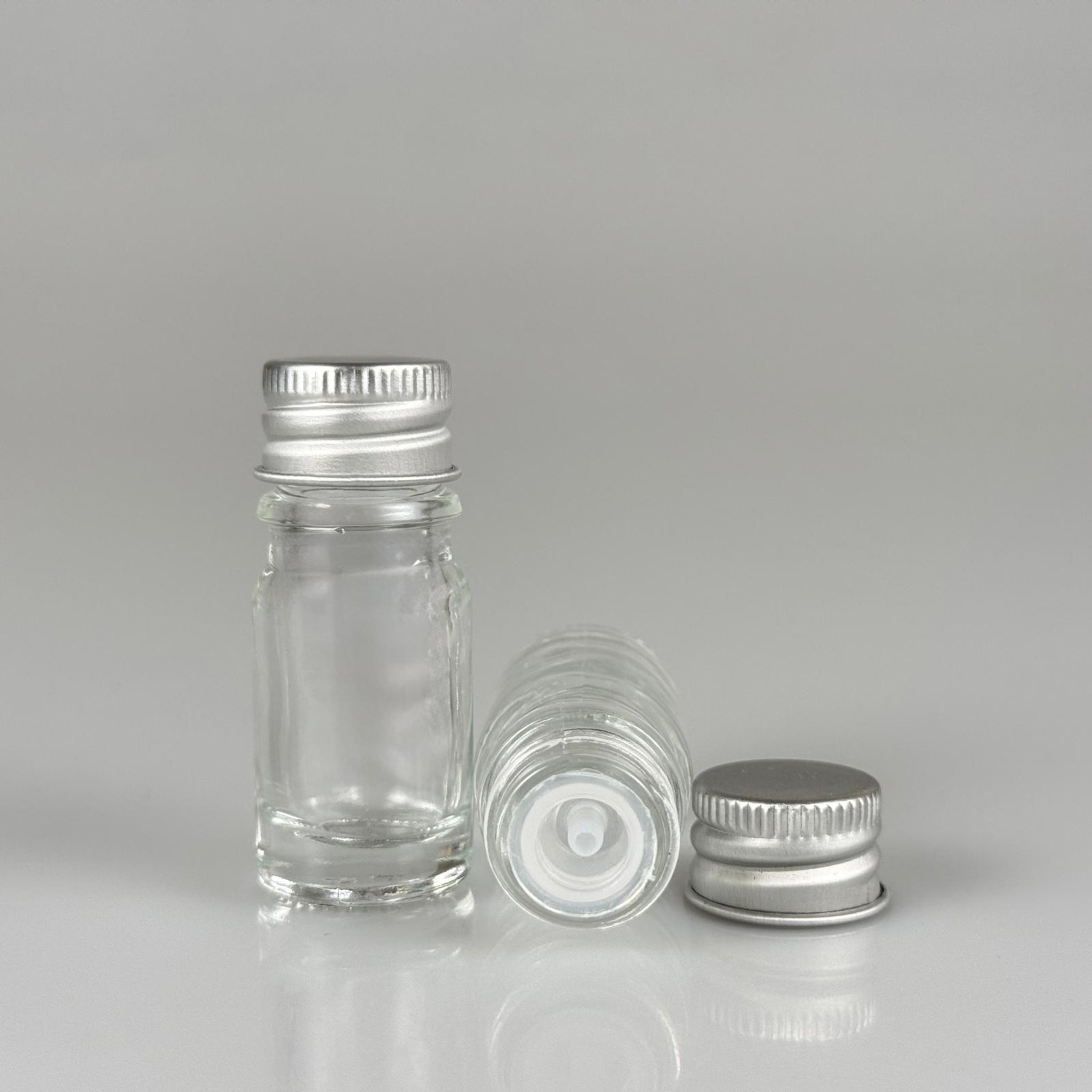 5 CC ŞEFFAF CAM ŞİŞE + KÖPÜK CONTALI GÜMÜŞ ALÜMİNYUM METAL KAPAKLI + DAMLALIKLI KOLONYA TIPALI TAKIM - 5 ML YEŞİL CAM ŞİŞE